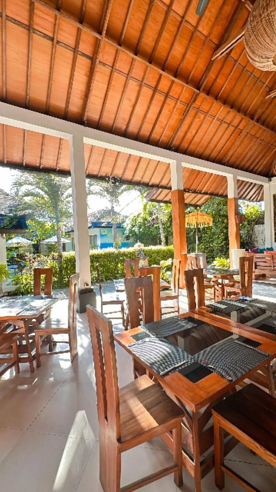 Restaurant/places to eat in Villa Casablanca Surf Keramas