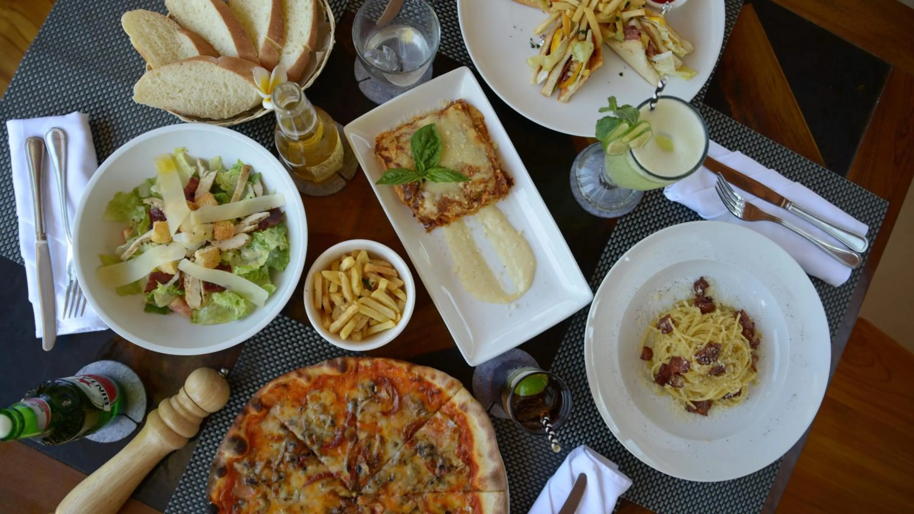 Food and drinks in Villa Casablanca Surf Keramas