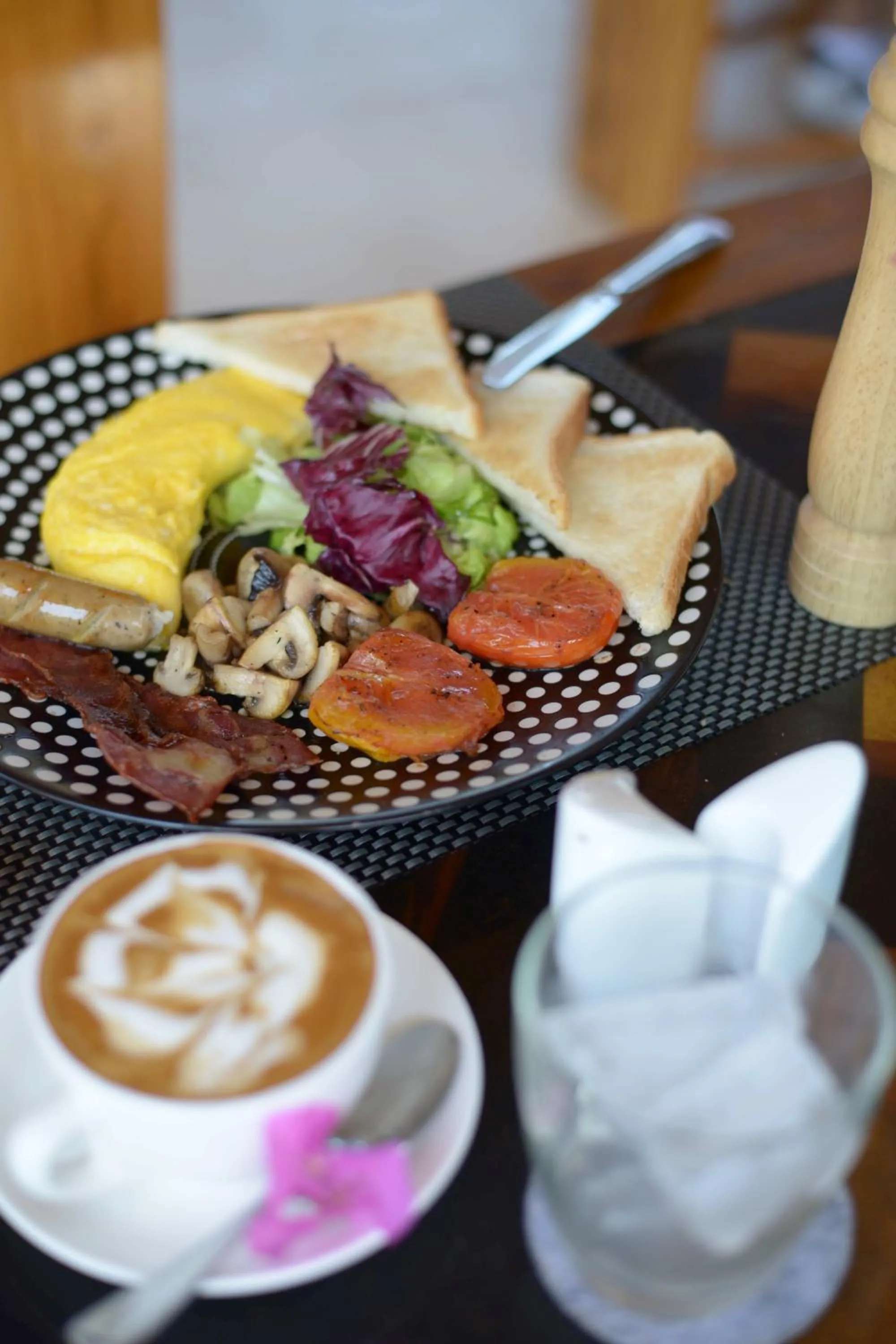 Food and drinks in Villa Casablanca Surf Keramas