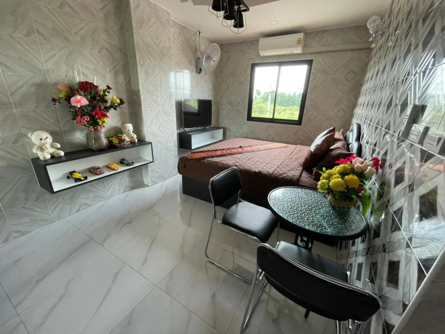 Photo of the whole room in โรงแรมเรือนคุณเล็ก กานต์สินี