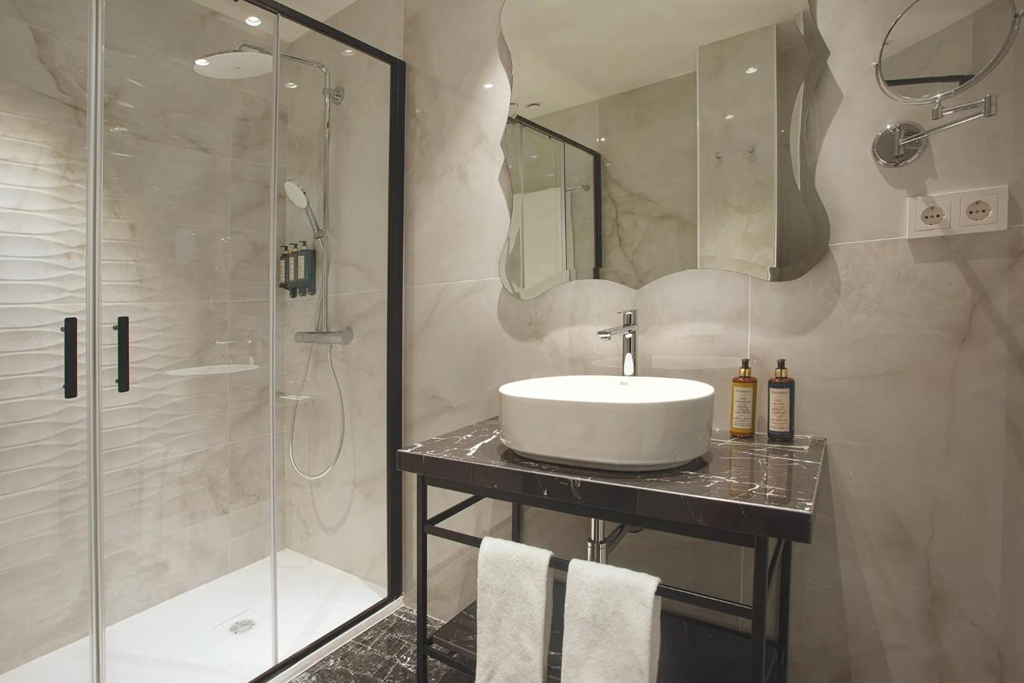 Shower in Exe Laietana Palace