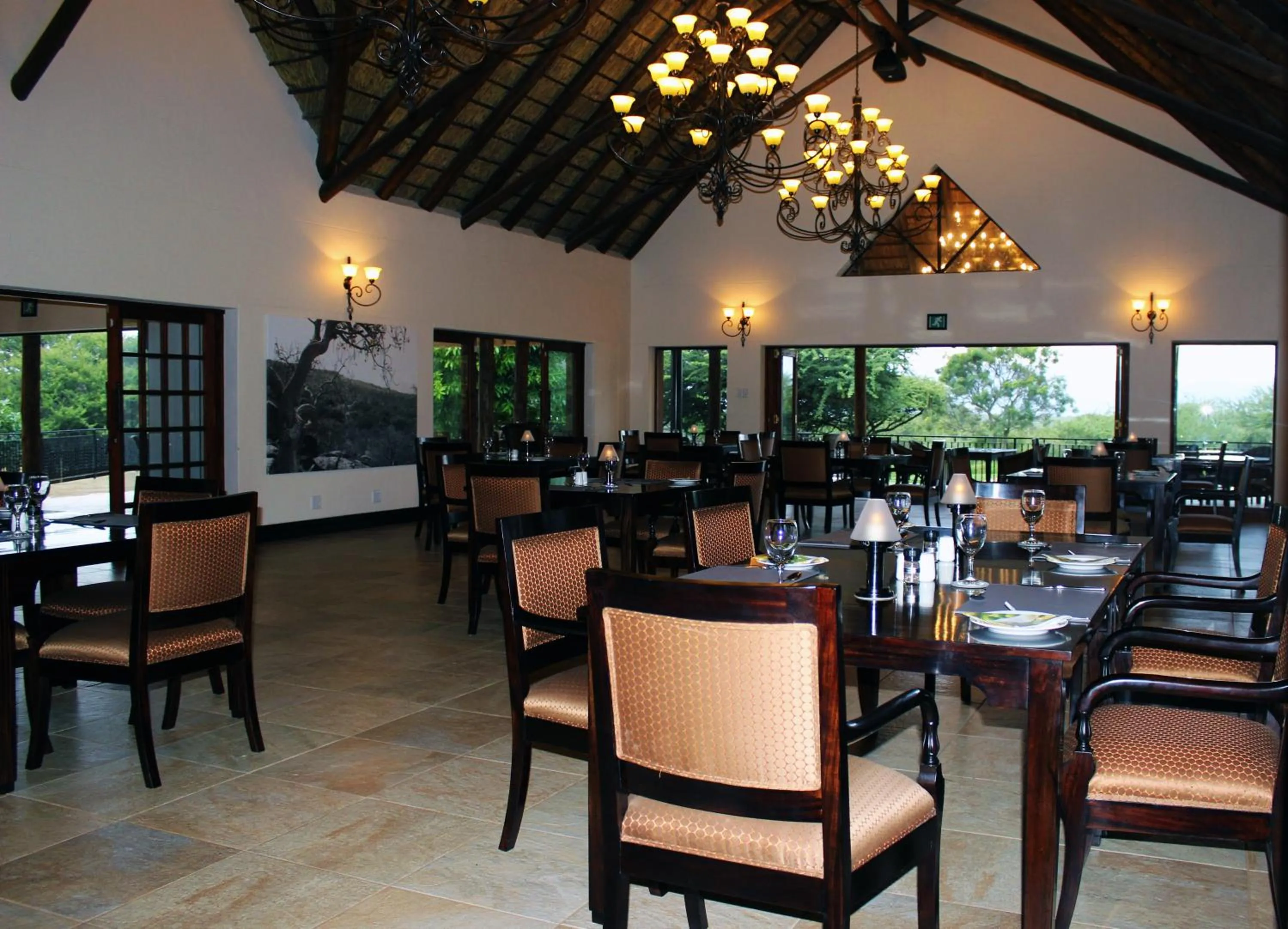 Restaurant/places to eat in Lapeng Guest Lodge