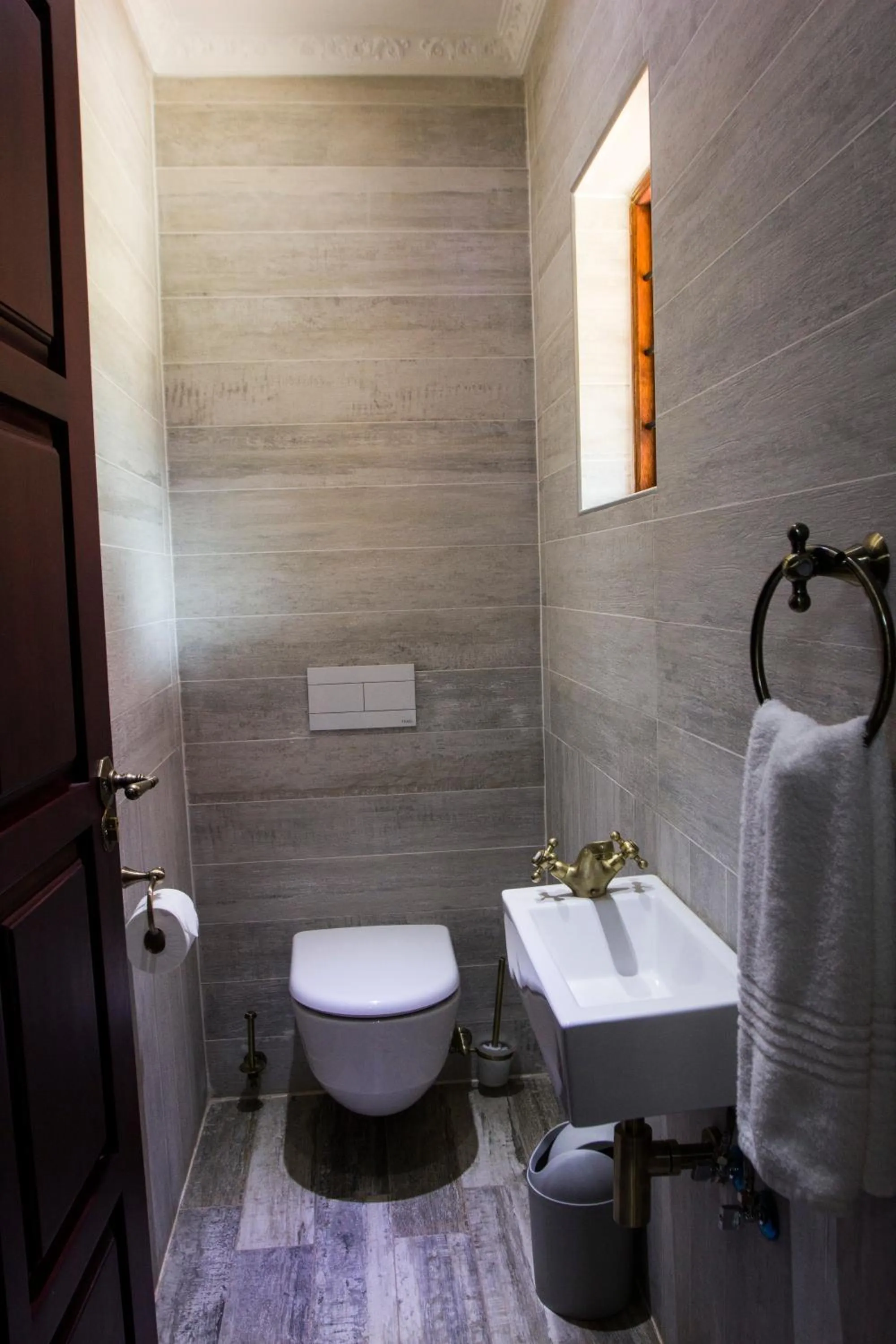 Toilet in Lapeng Guest Lodge