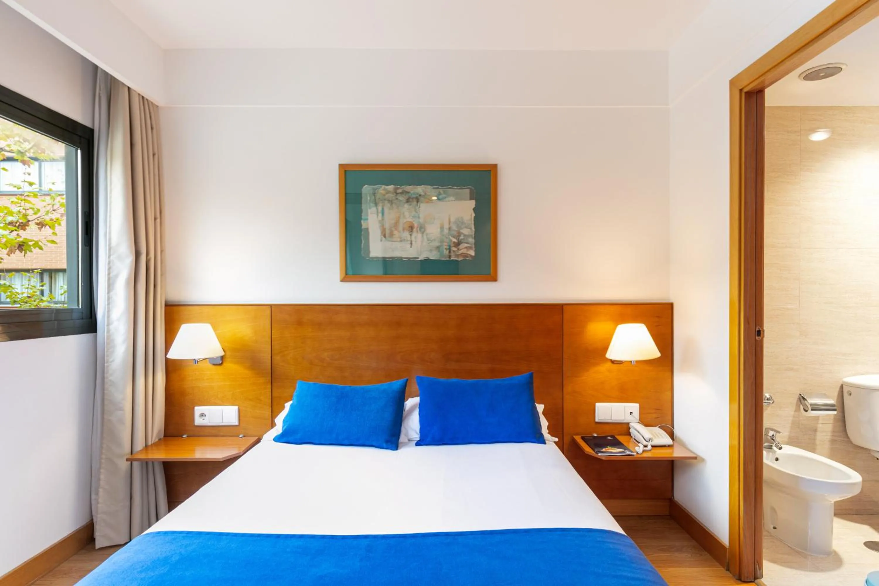 Photo of the whole room, Bed in Sercotel de los Reyes