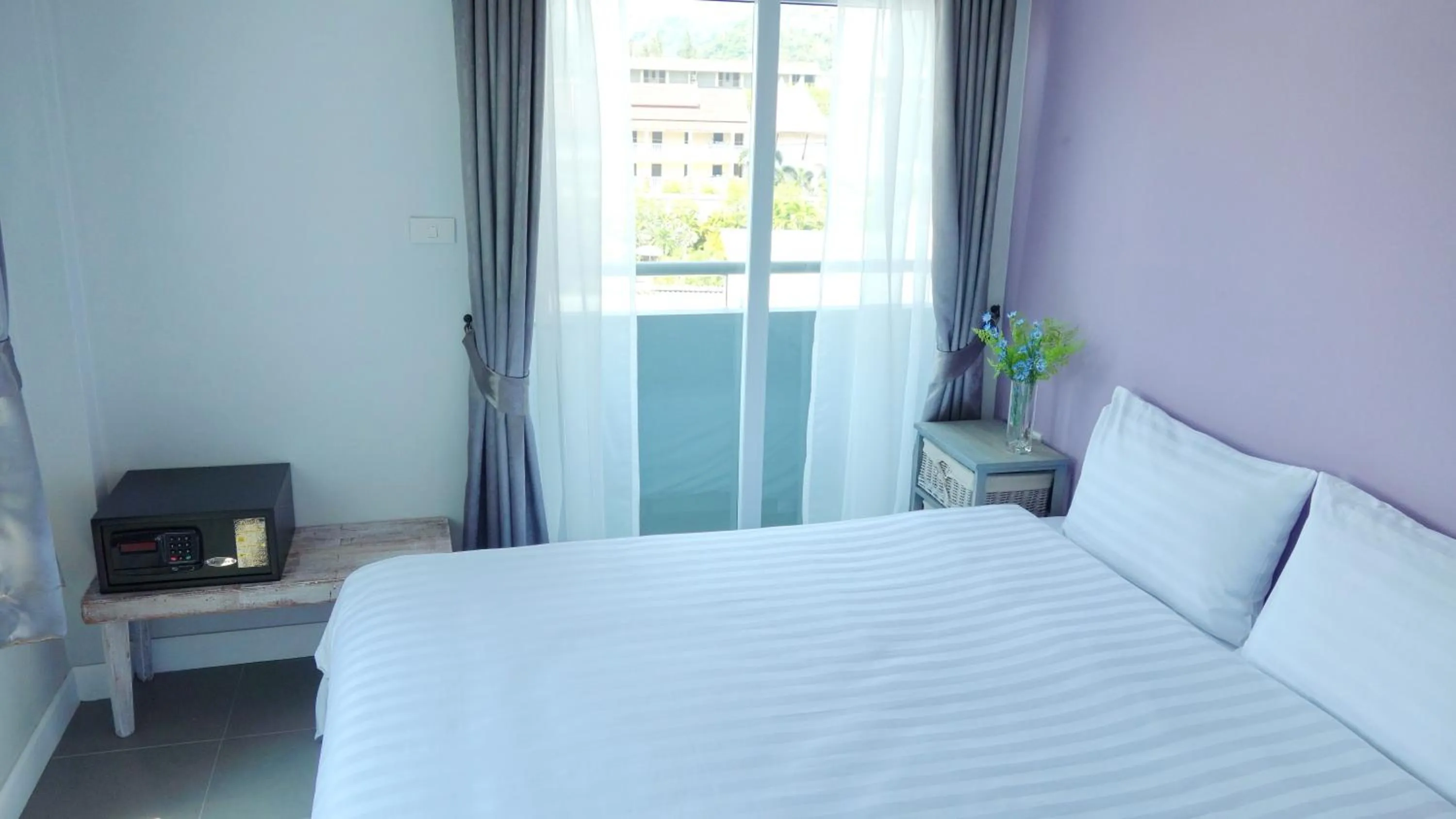 Photo of the whole room, Bed in Kata Bai D - SHA Certificate Hotel