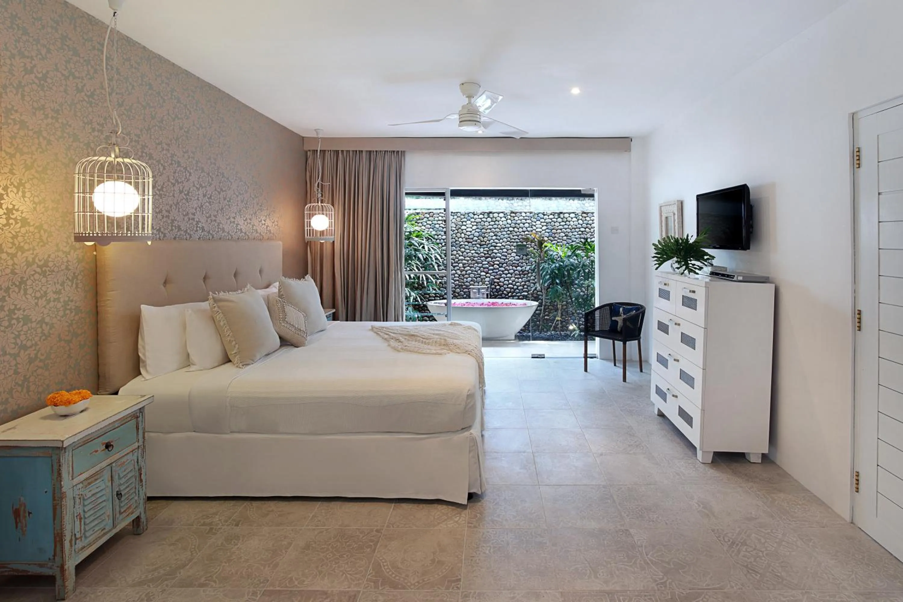 Bedroom, Bed in Villa Elleo