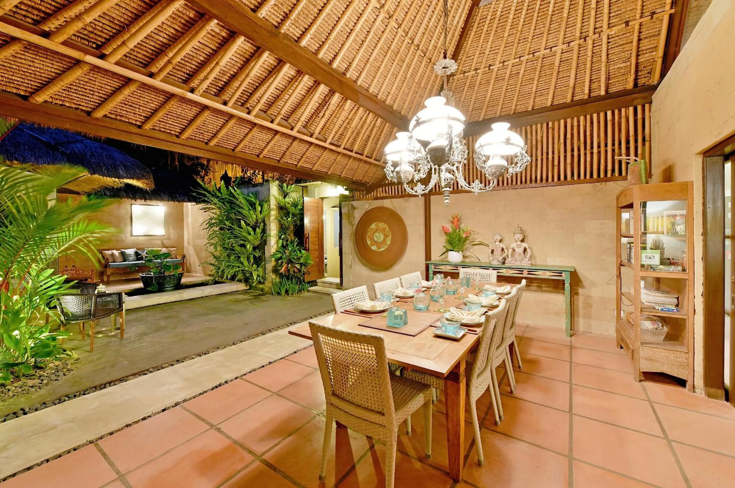 Dining area in Villa Elleo