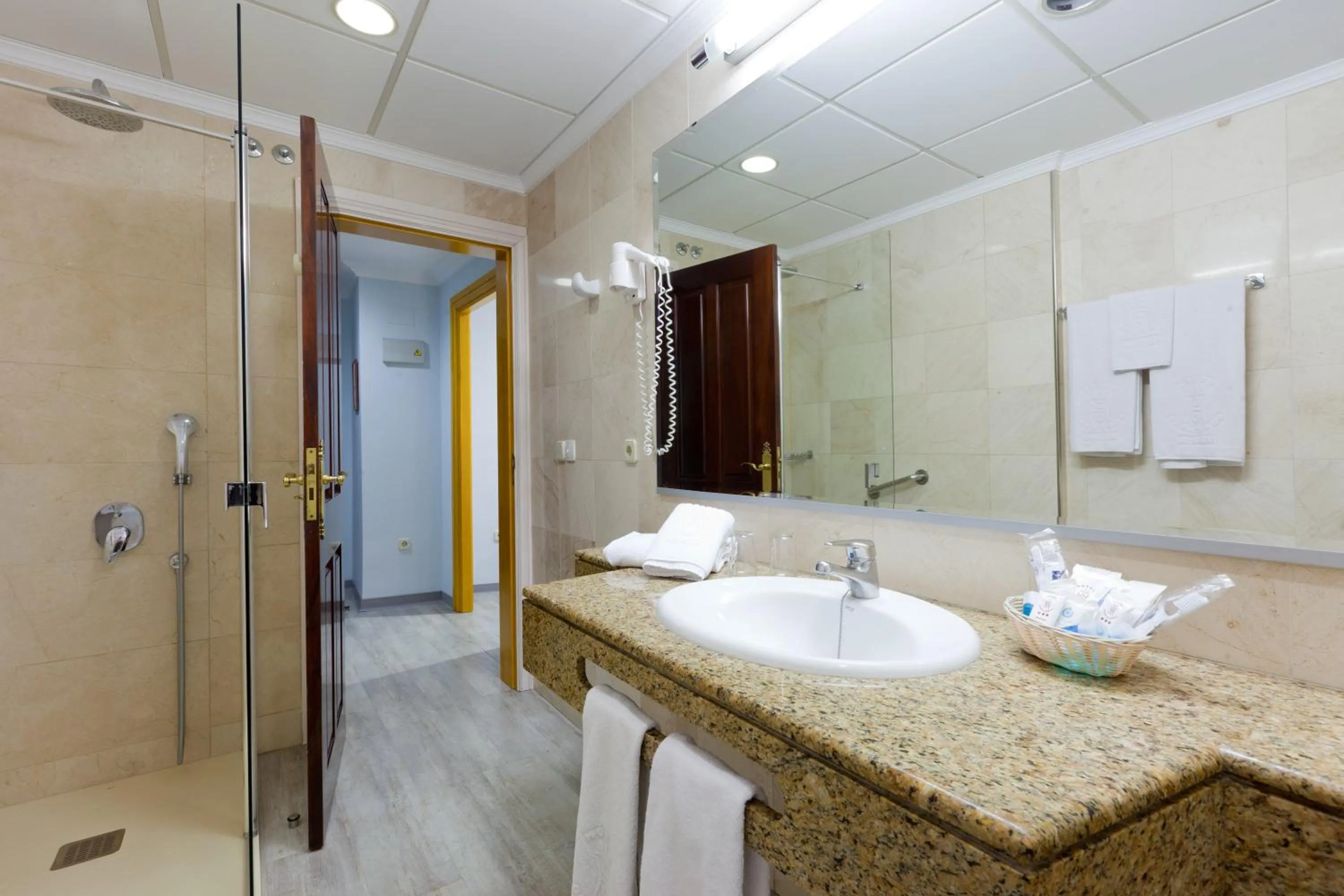 Bathroom in Hotel Don Curro