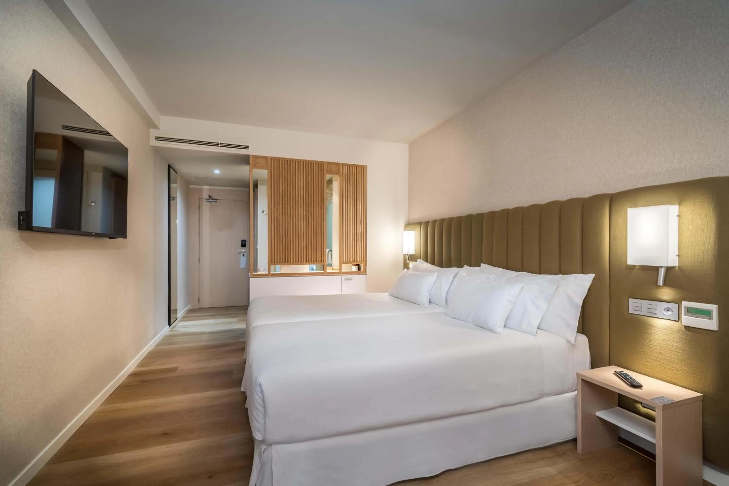 Bedroom, Bed in Barceló Bilbao Nervión