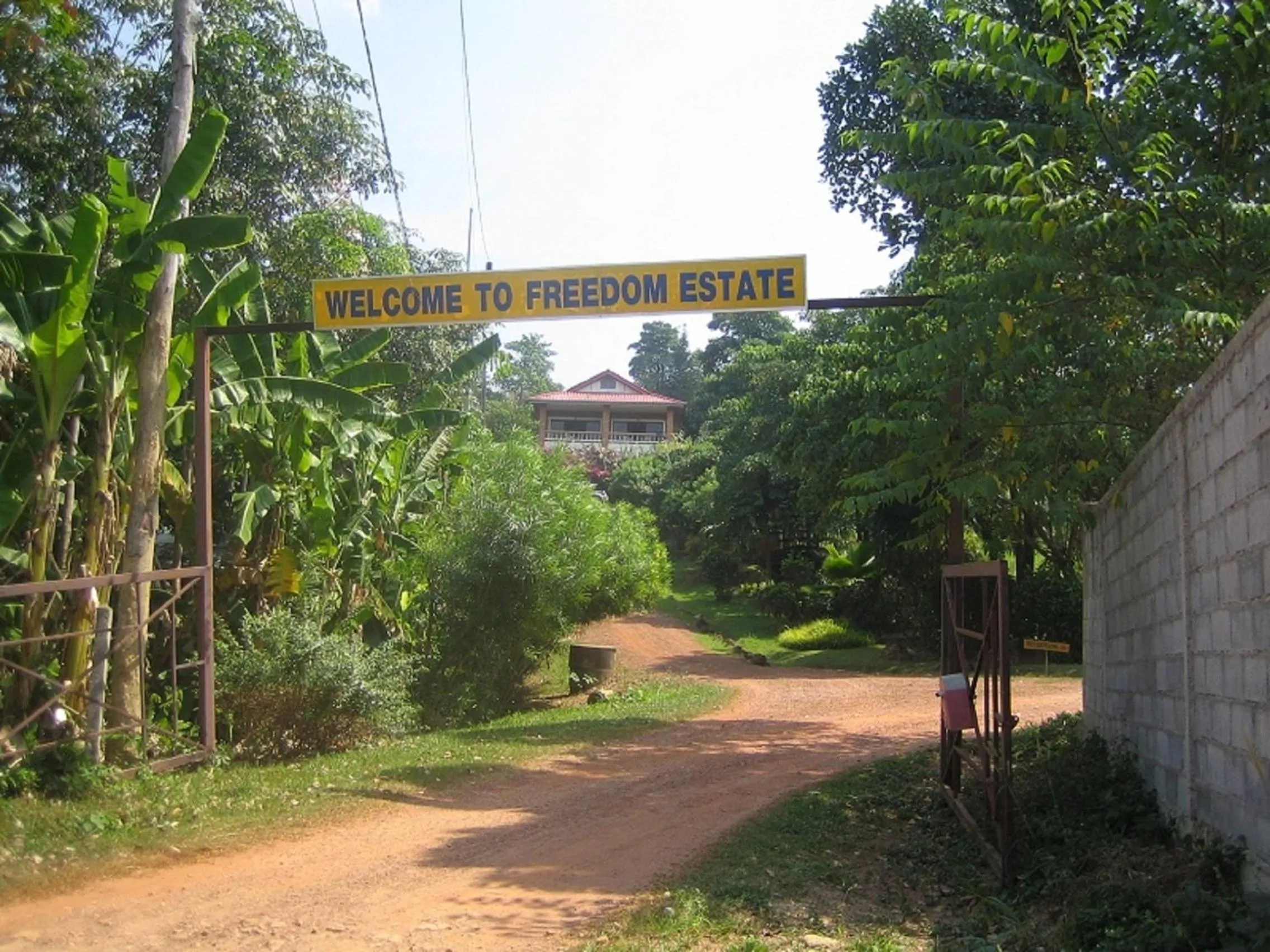 Facade/entrance in Freedom Estate sea view Apartments