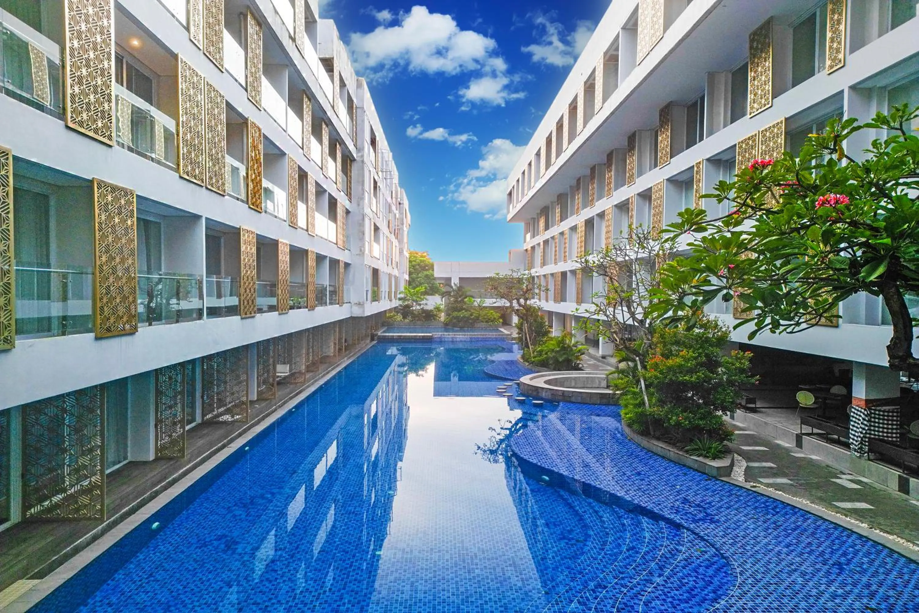 Swimming pool in Sunday Hotel Arshika Sunset Road