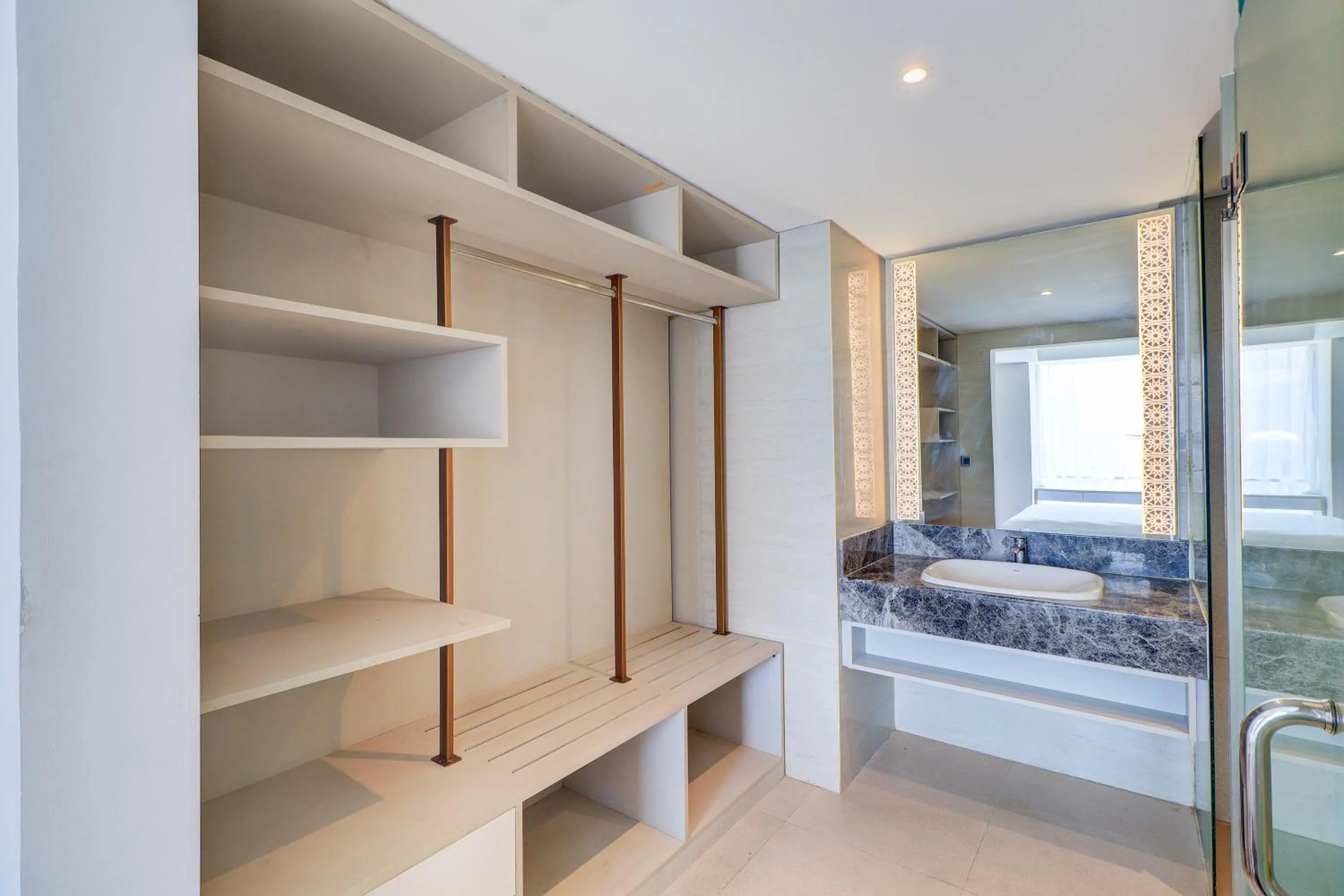 Photo of the whole room, Bed in Sunday Hotel Arshika Sunset Road