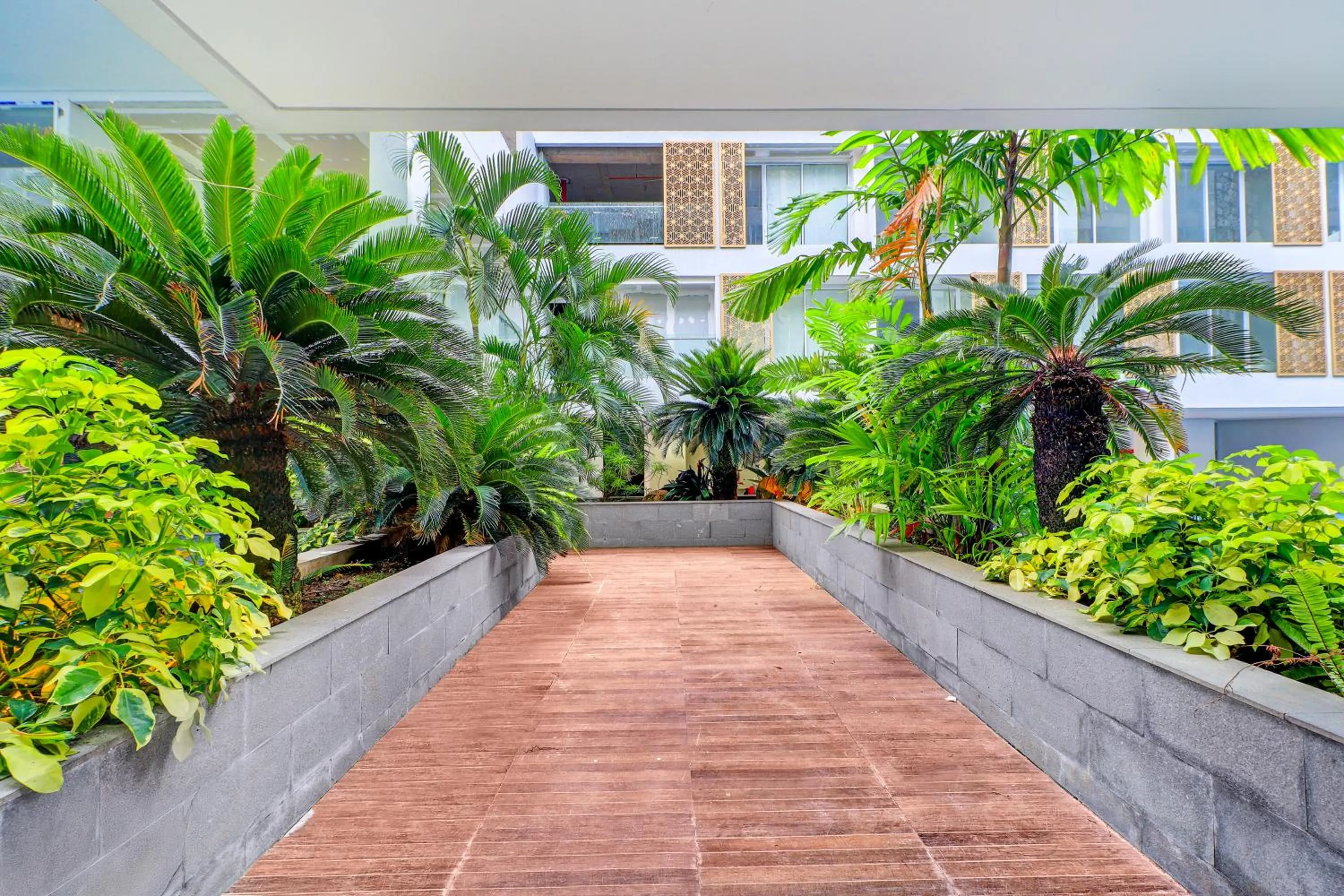 Garden in Sunday Hotel Arshika Sunset Road