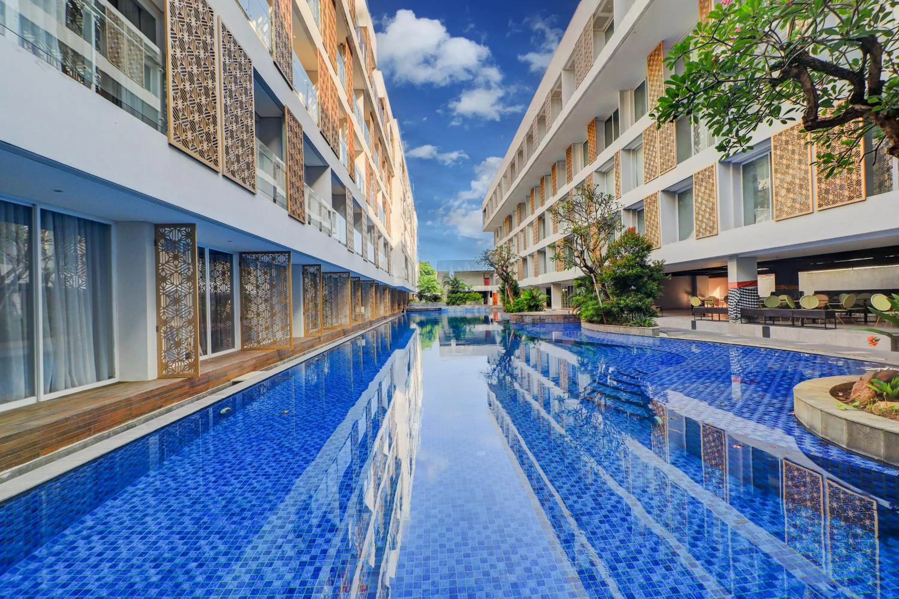 Swimming pool in Sunday Hotel Arshika Sunset Road