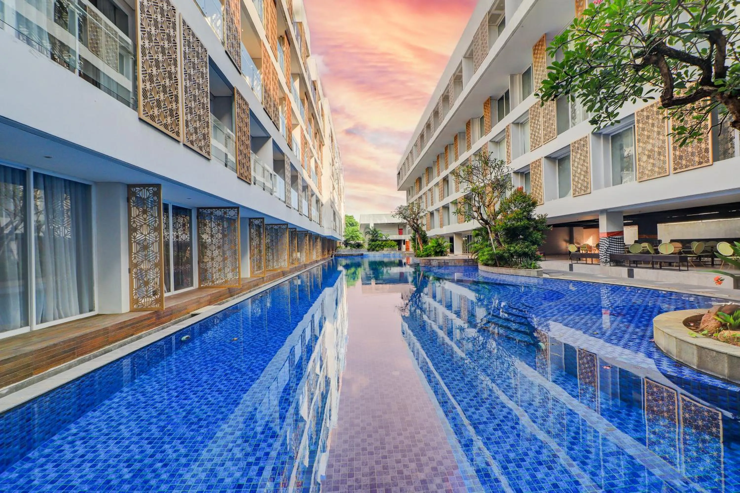 Swimming pool in Sunday Hotel Arshika Sunset Road