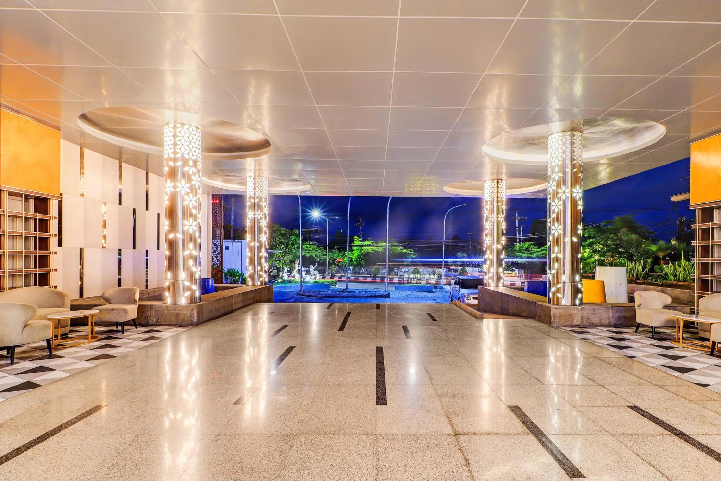 Area and facilities in Sunday Hotel Arshika Sunset Road