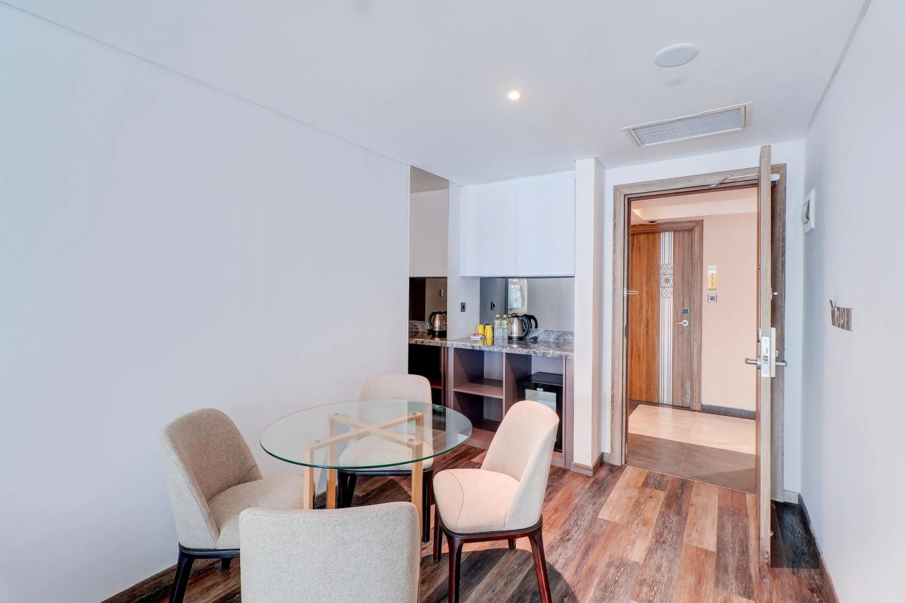 Seating area in Sunday Hotel Arshika Sunset Road