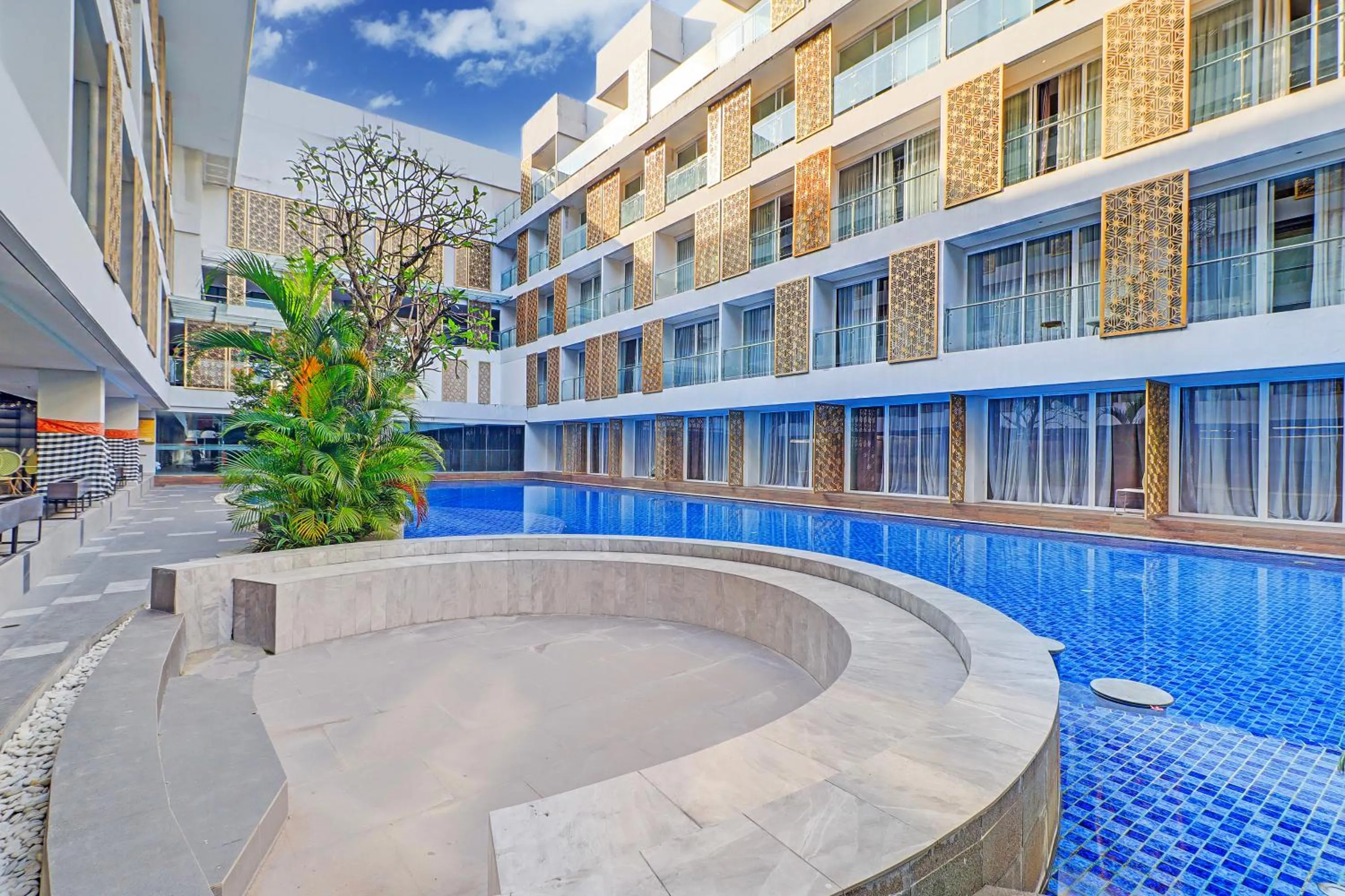 Swimming pool in Sunday Hotel Arshika Sunset Road