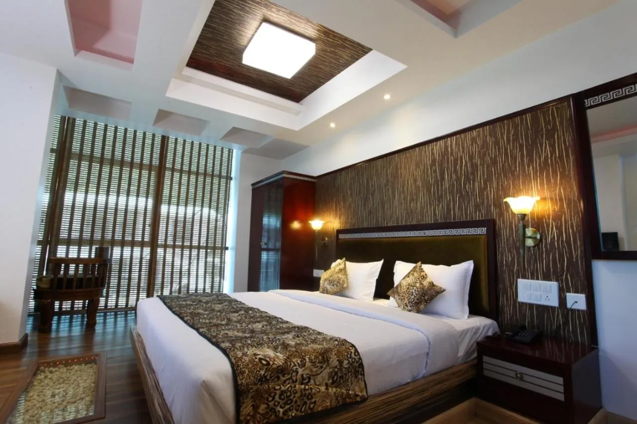 Bed in Hotel Tigers Roare Thekkady