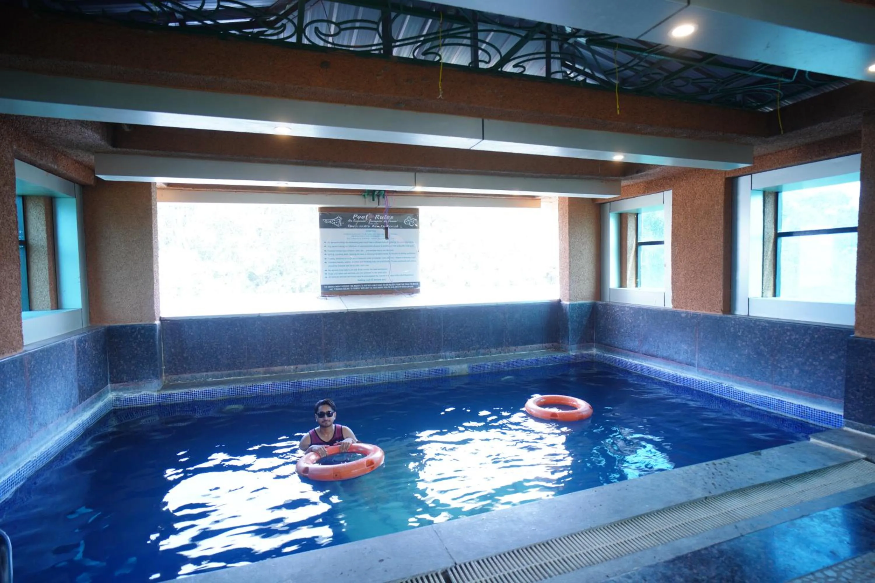 Hotel Tigers Roare Thekkady