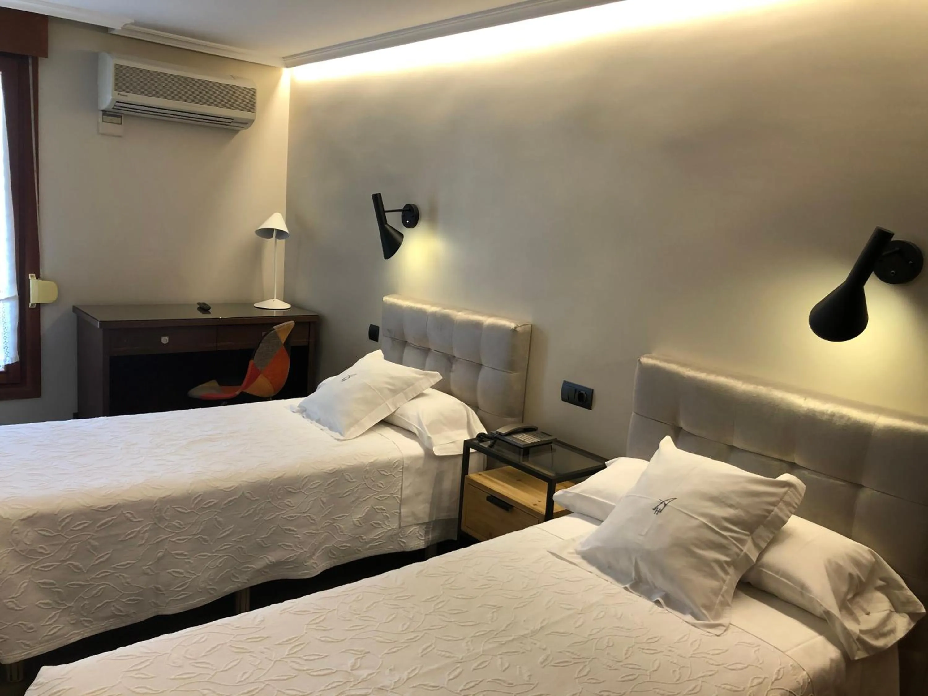 Photo of the whole room, Bed in Hostal Astoria