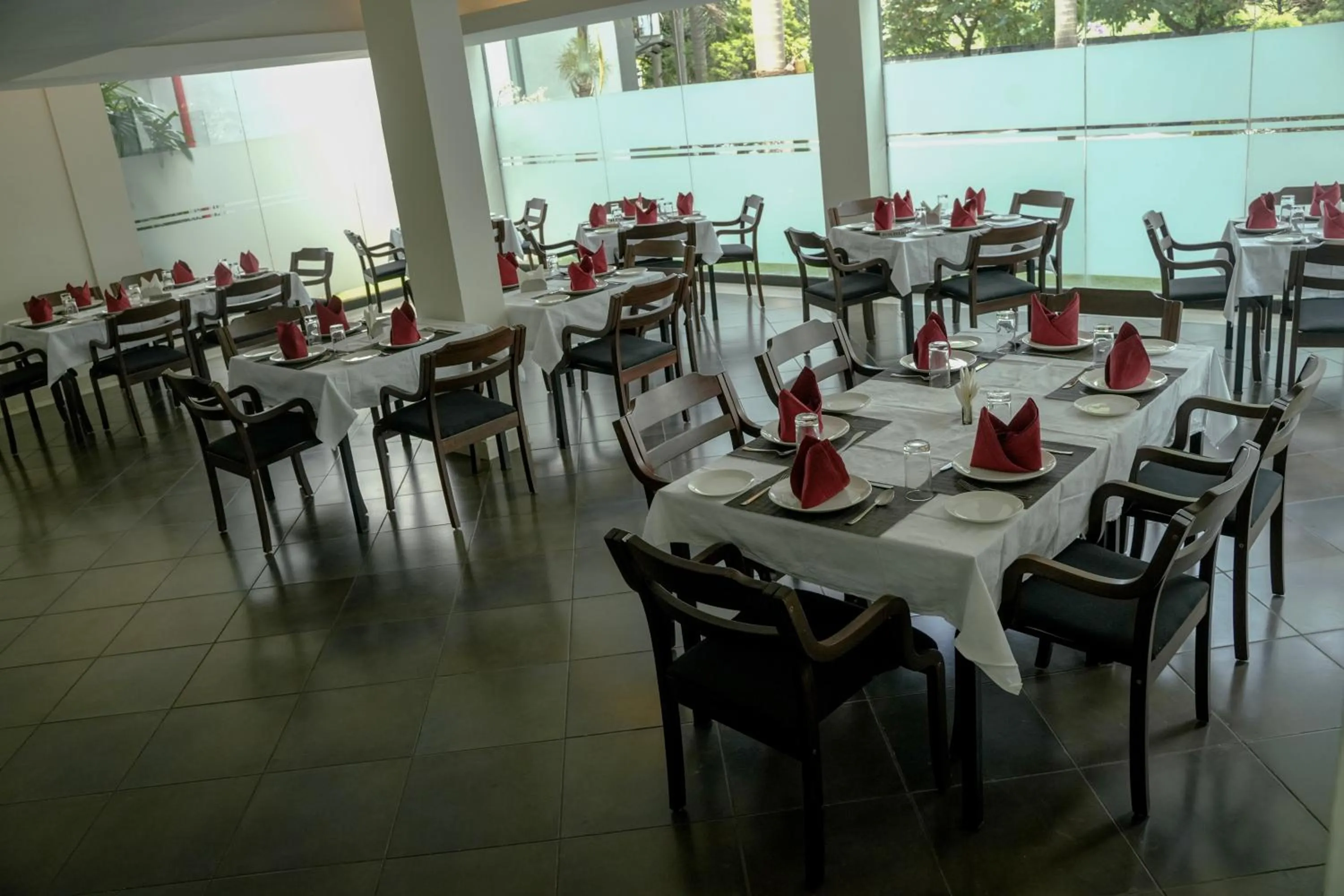 Property building, Restaurant/Places to Eat in Hotel Palm shore