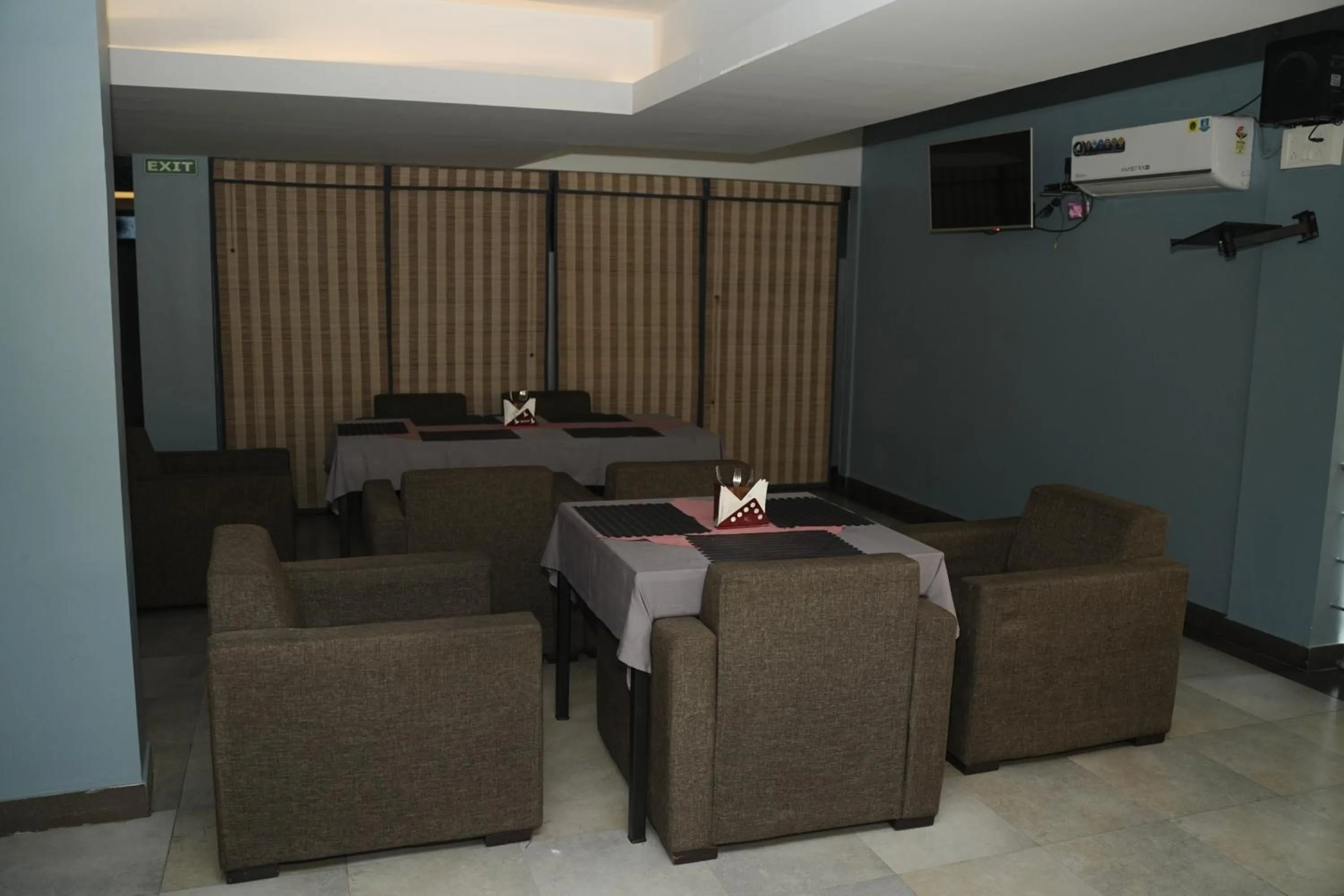 Property building, Restaurant/Places to Eat in Hotel Palm shore