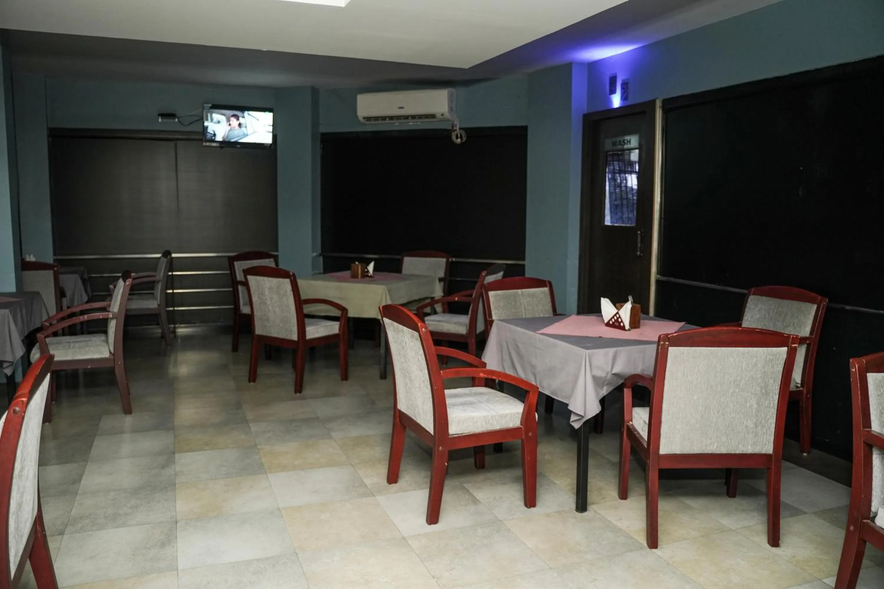 Property building, Restaurant/Places to Eat in Hotel Palm shore