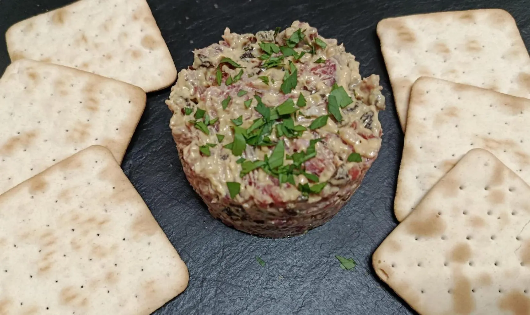 Restaurant/places to eat in Hotel Humaina