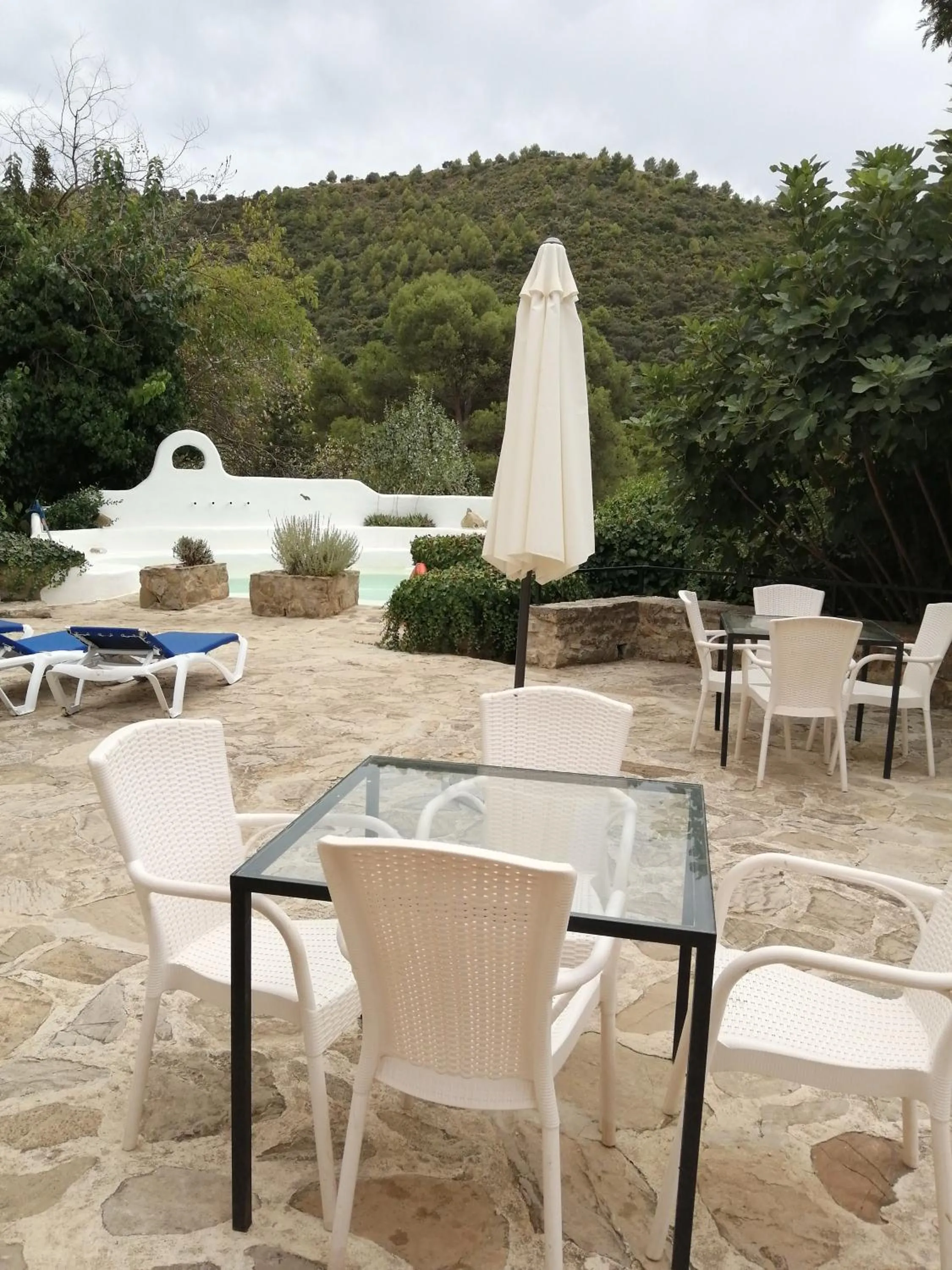 Restaurant/places to eat in Hotel Humaina