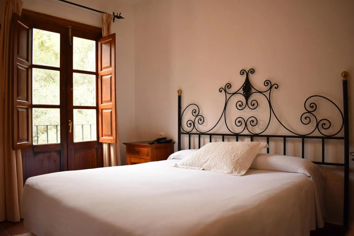 Bed in Hotel Humaina