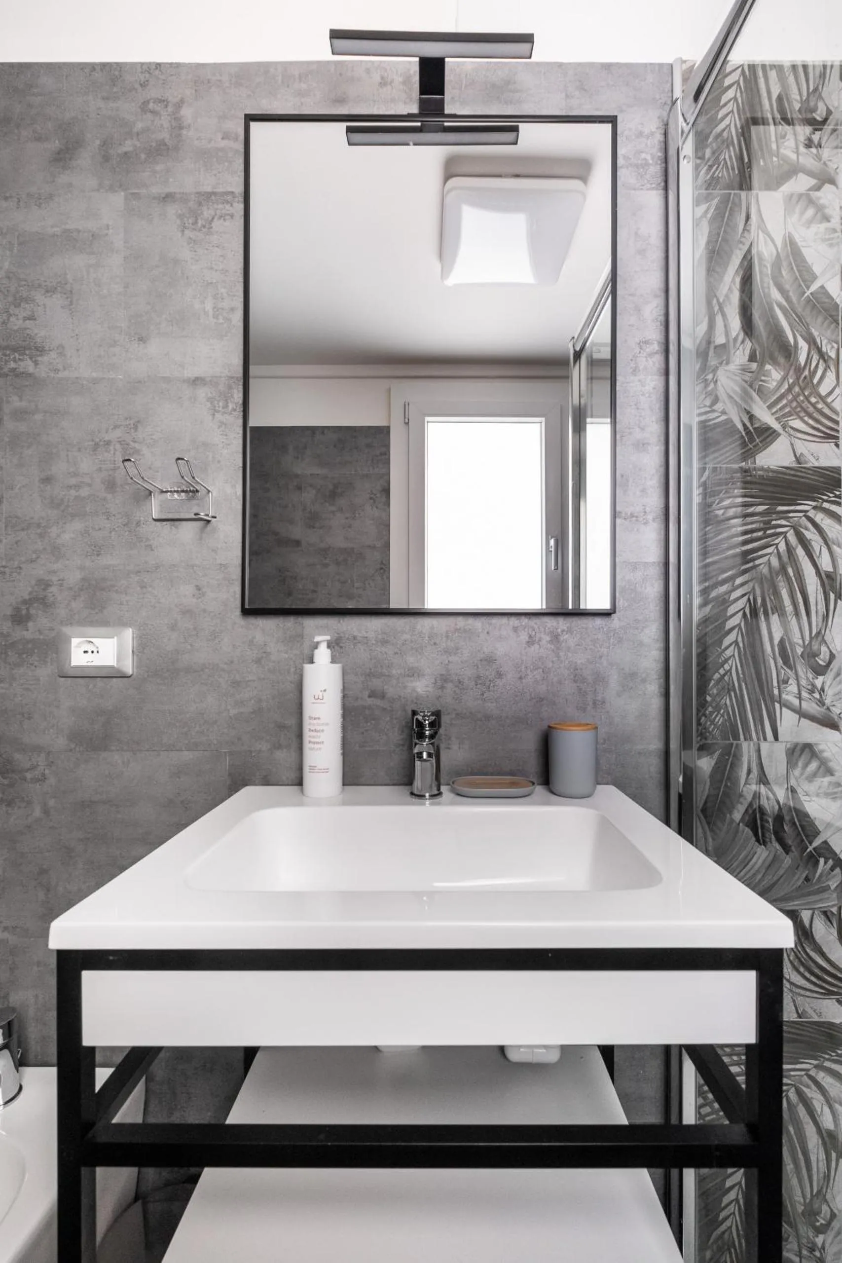 Bathroom in Il giardino segreto di Orfeo by Wonderful Italy