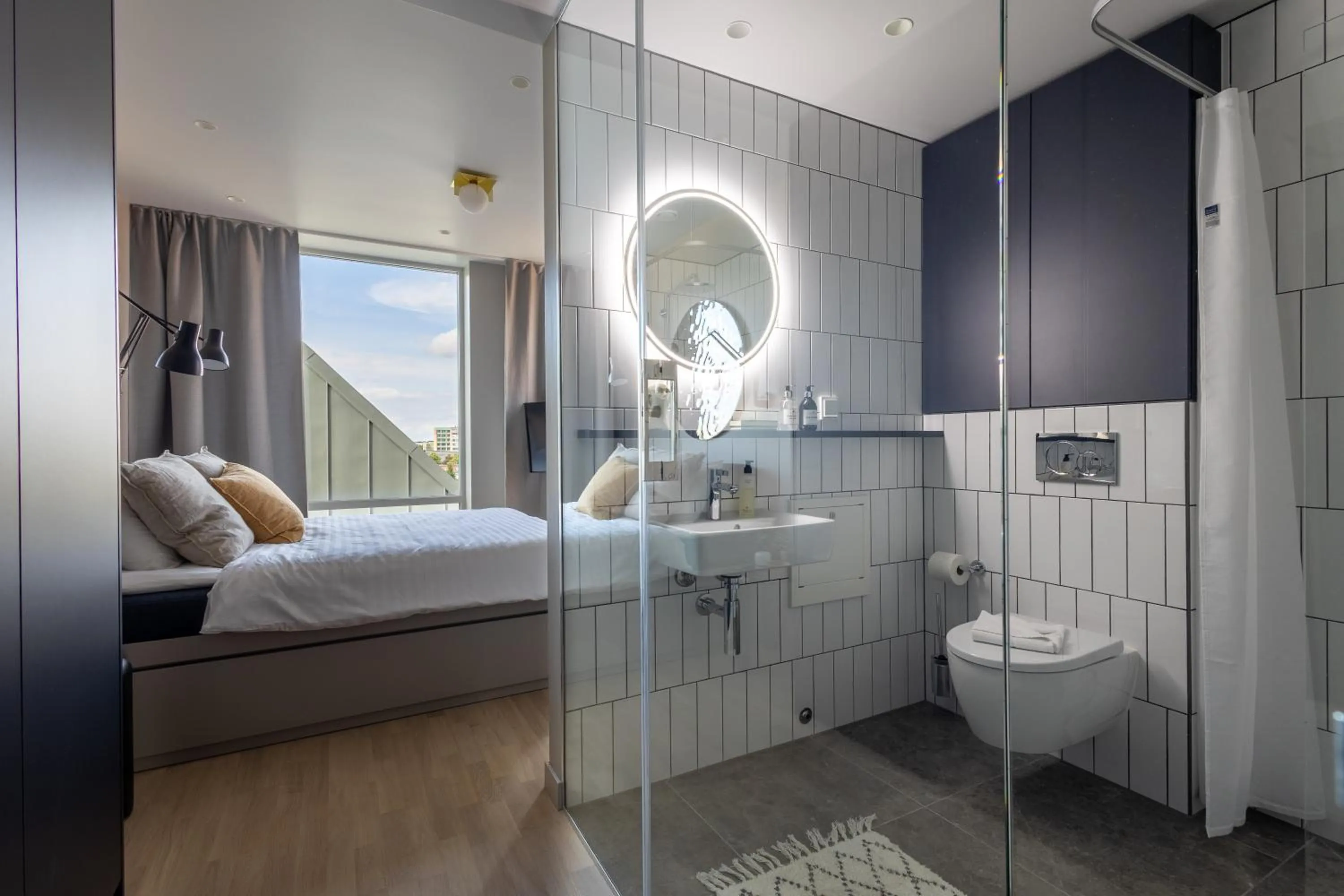 Shower, Bed in Unity Malmö - A Studio Hotel