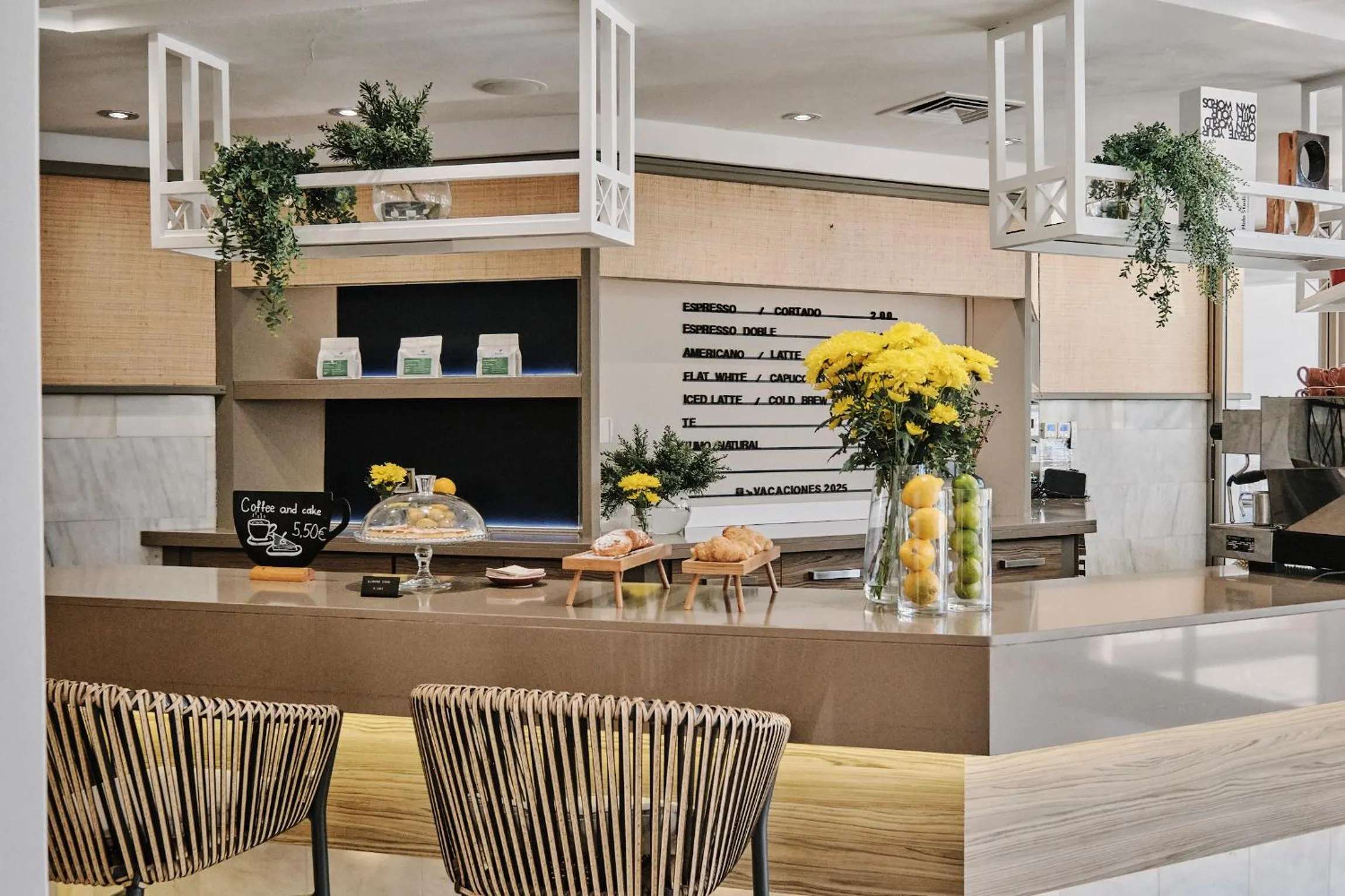 Lounge or bar in Helios Mallorca Hotel & Apartments