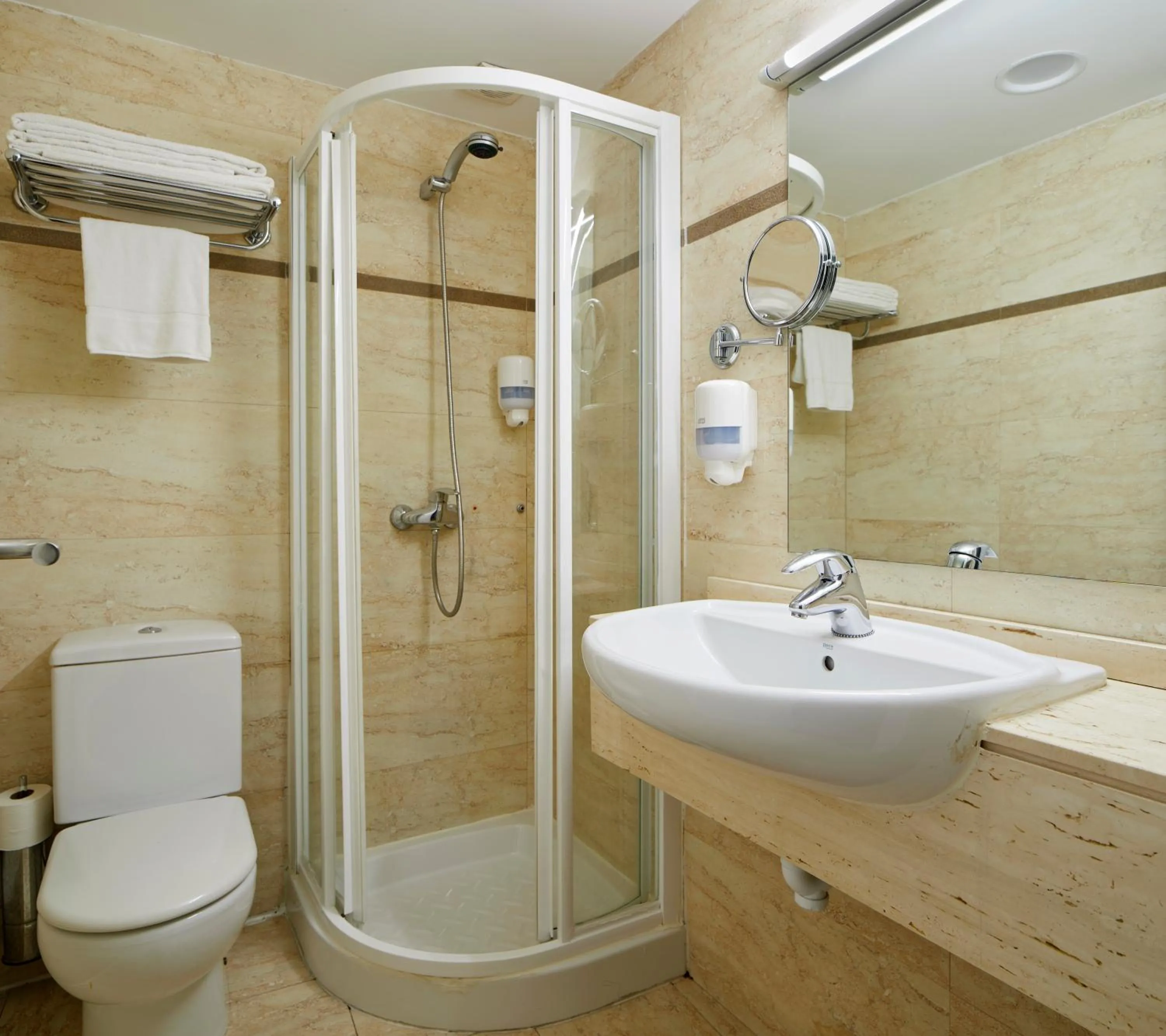 Bathroom in Hostal Arriazu