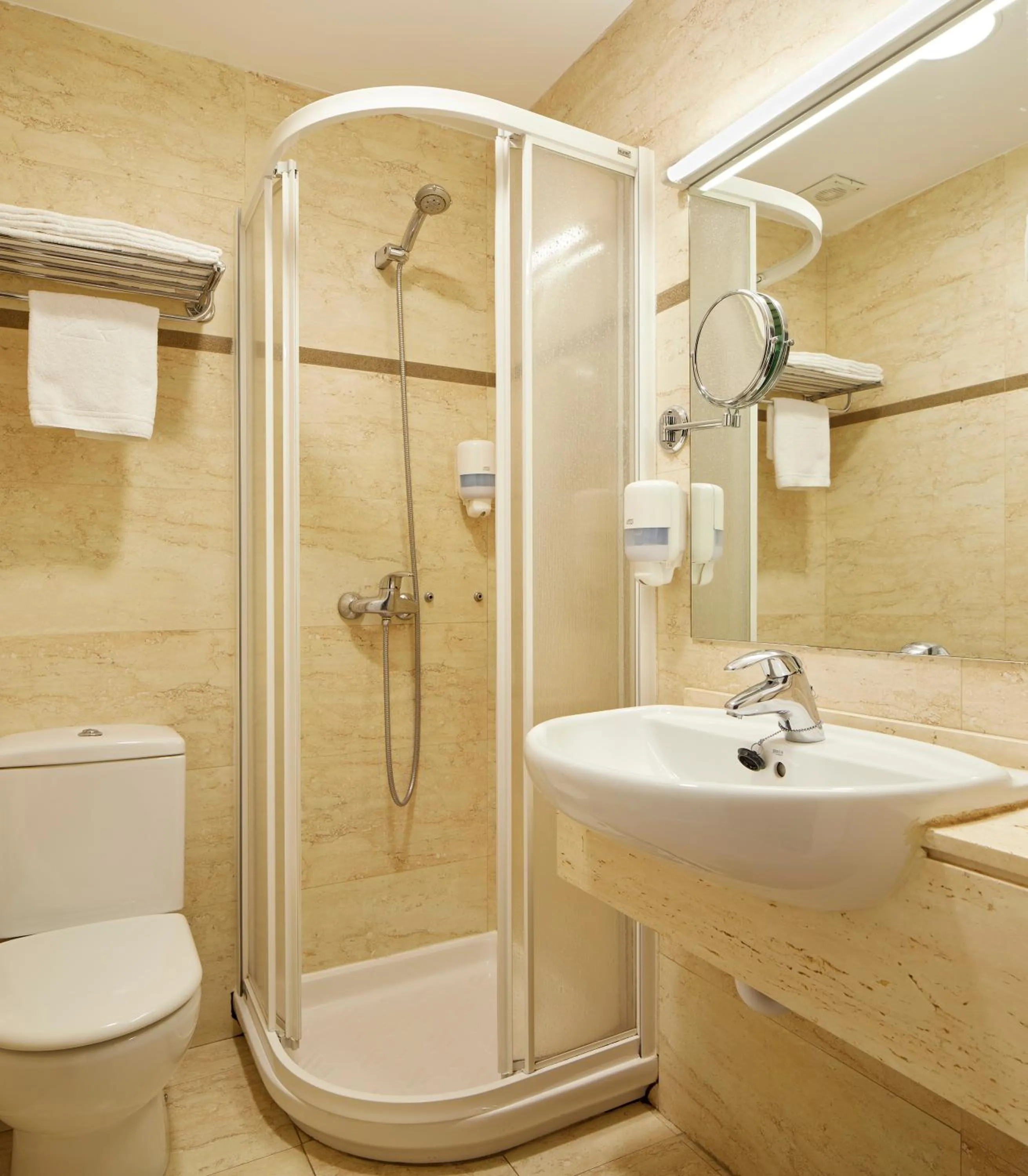 Bathroom in Hostal Arriazu