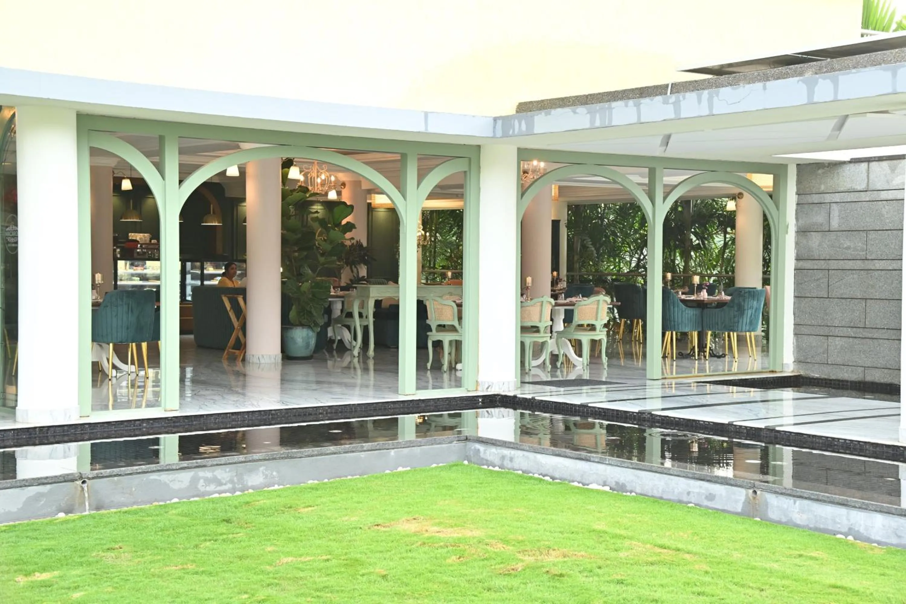 Restaurant/places to eat in Nambiar Club Bellezea