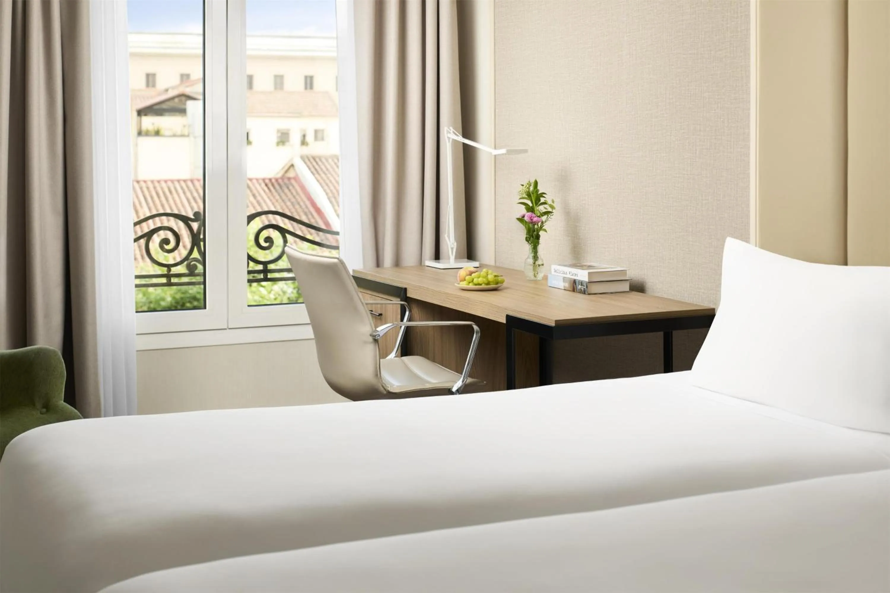 Bedroom, Bed in NH Madrid Nacional