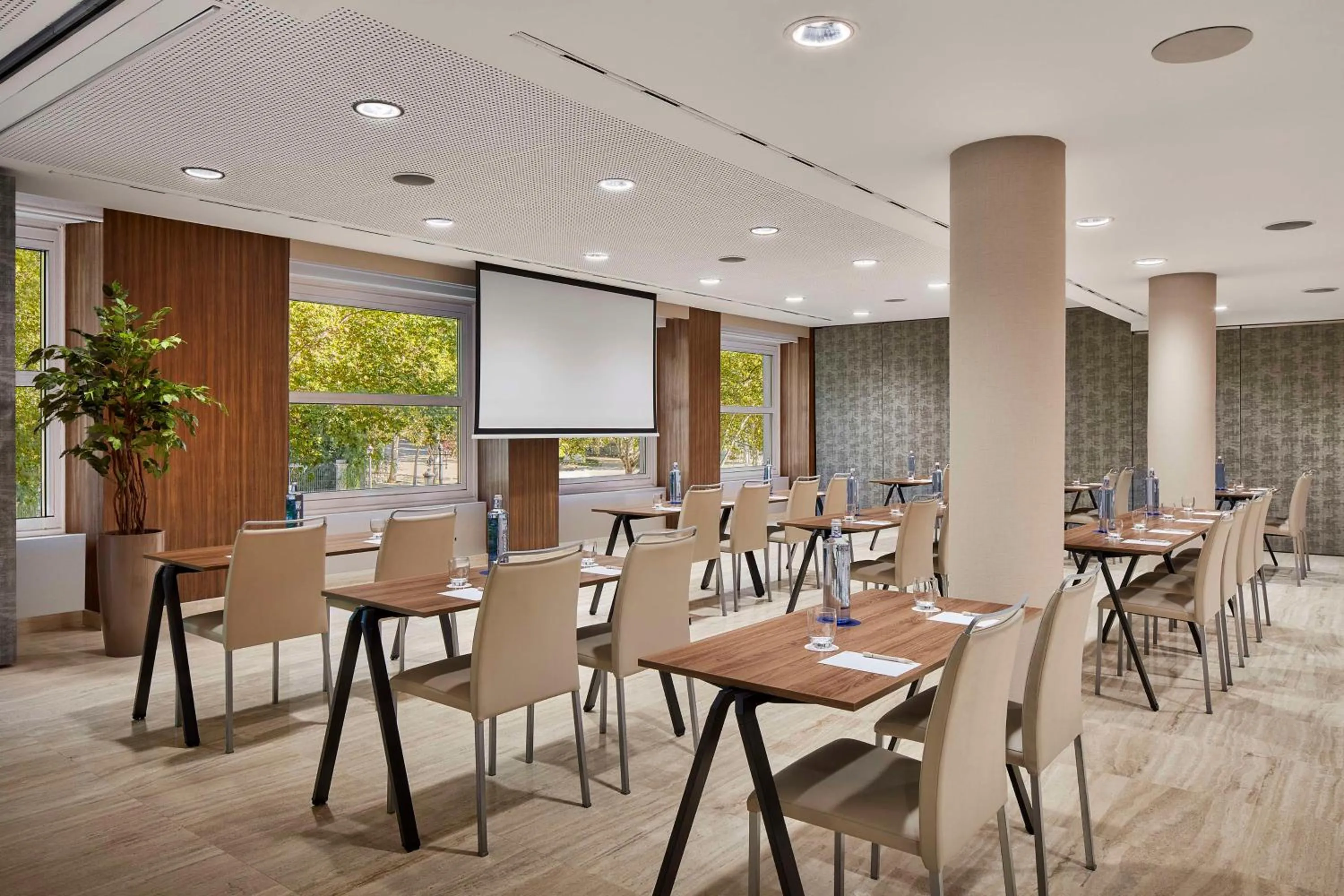 Meeting/conference room in NH Madrid Nacional