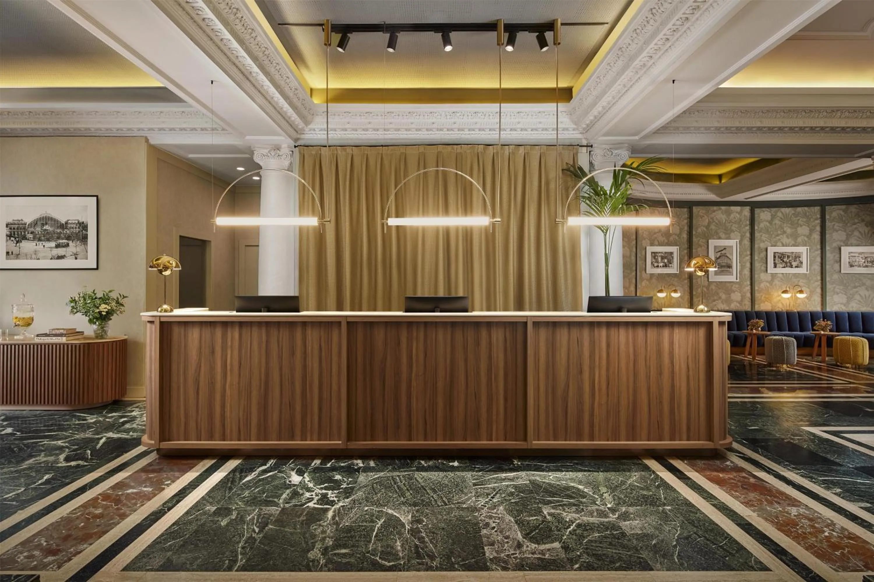 Lobby or reception in NH Madrid Nacional