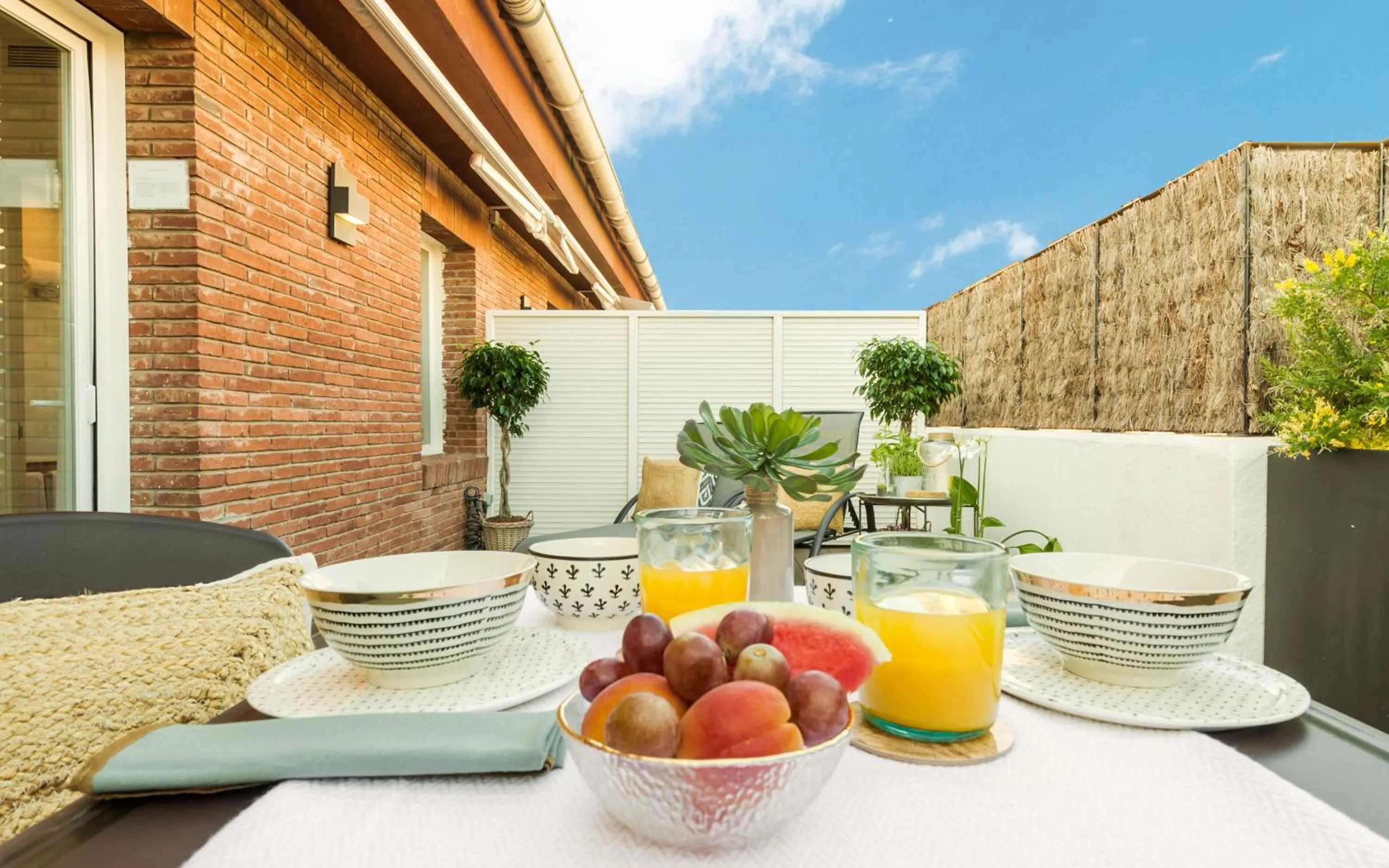 Garden in Aparthotel Mariano Cubi Barcelona