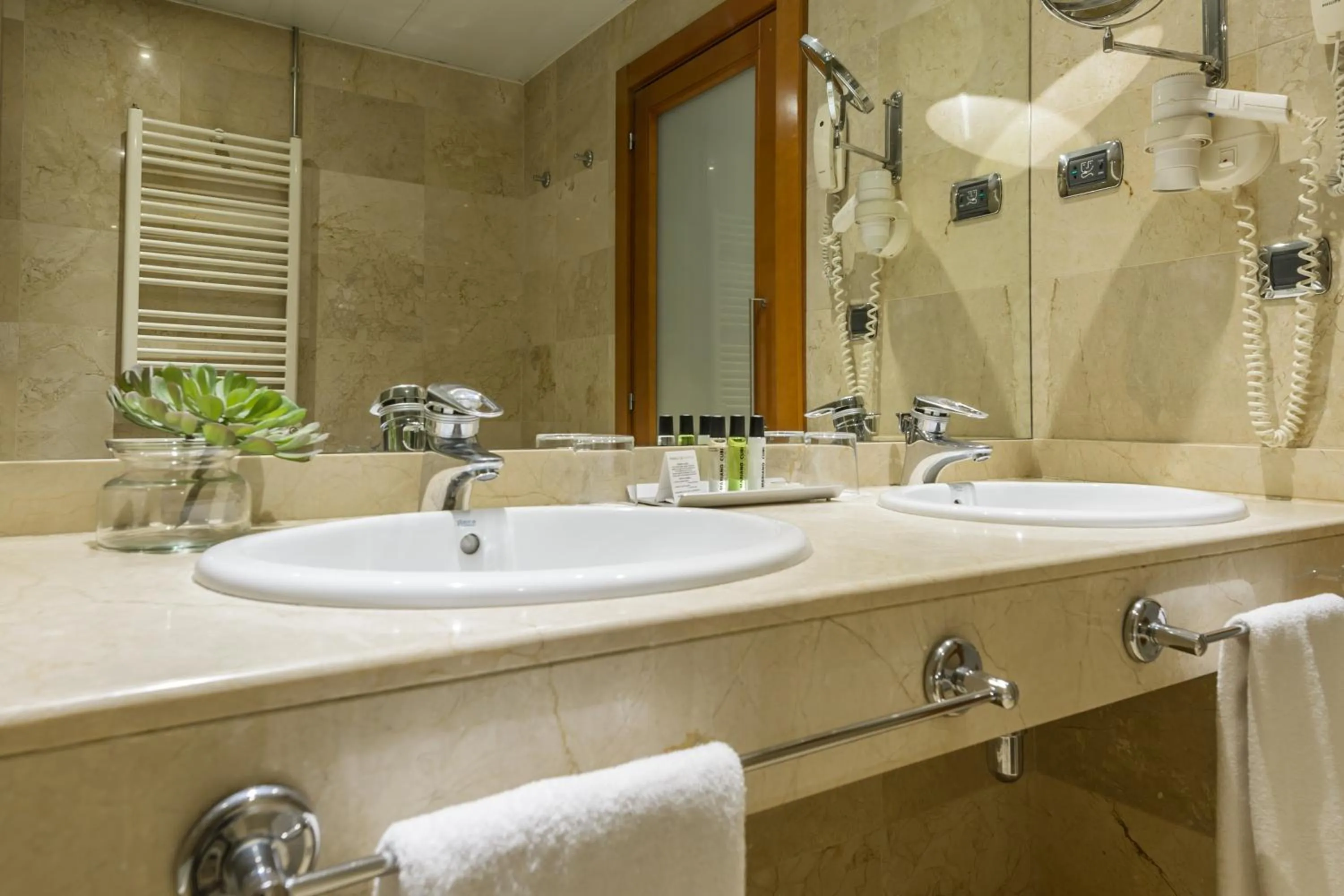 Bathroom in Aparthotel Mariano Cubi Barcelona