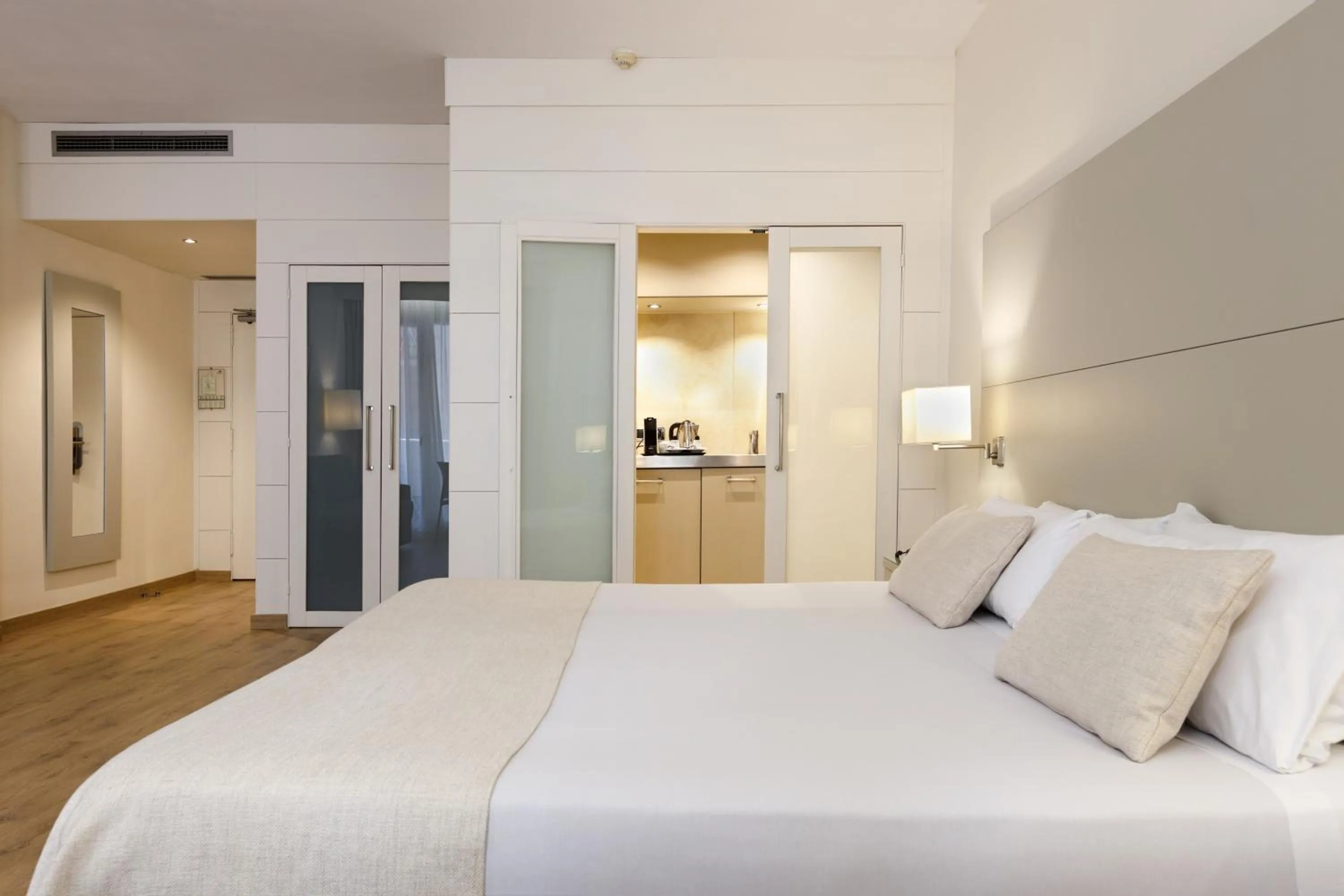 Bed in Aparthotel Mariano Cubi Barcelona