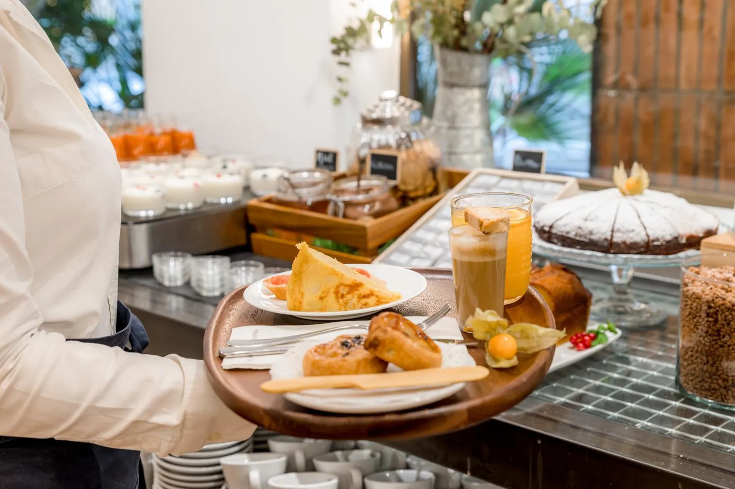 Food and drinks in Aparthotel Mariano Cubi Barcelona