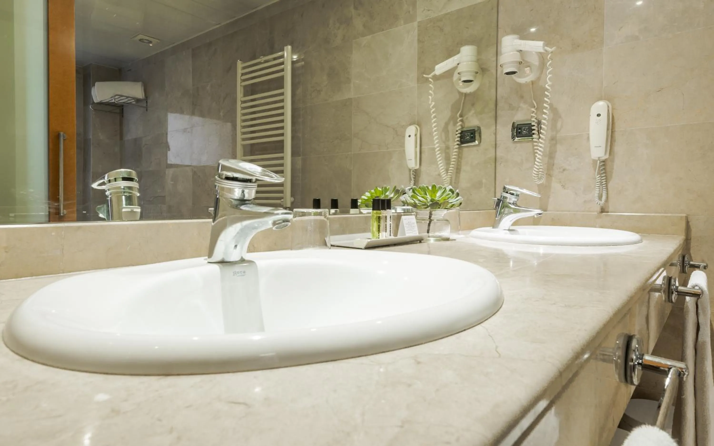 Bathroom in Aparthotel Mariano Cubi Barcelona