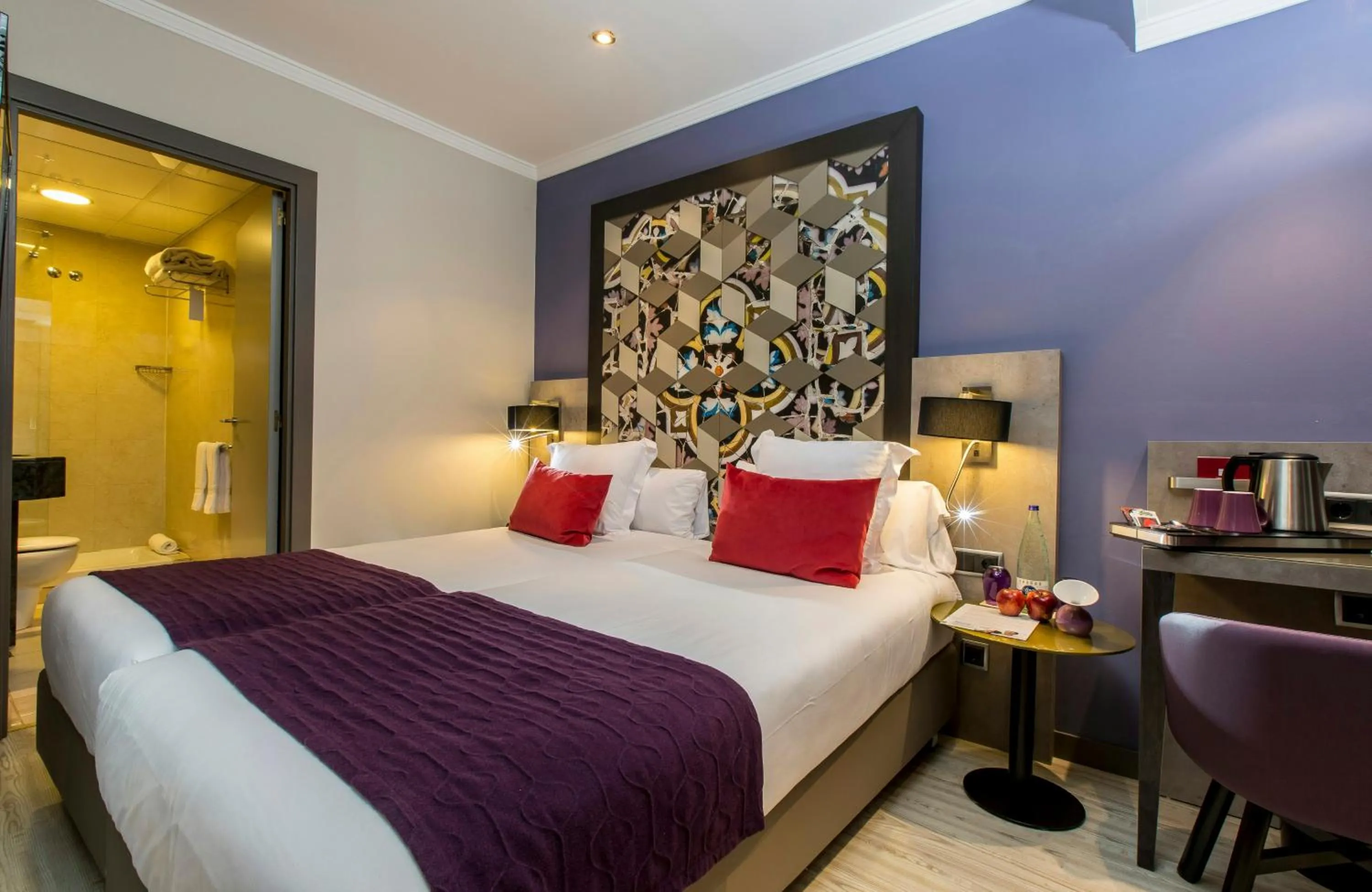 Photo of the whole room, Bed in Leonardo Hotel Barcelona Las Ramblas