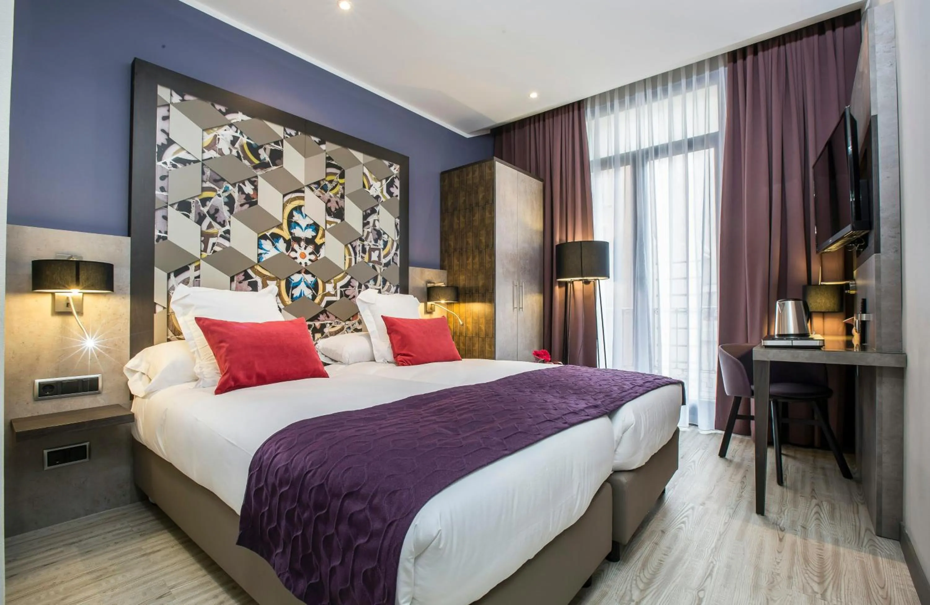 Photo of the whole room, Bed in Leonardo Hotel Barcelona Las Ramblas