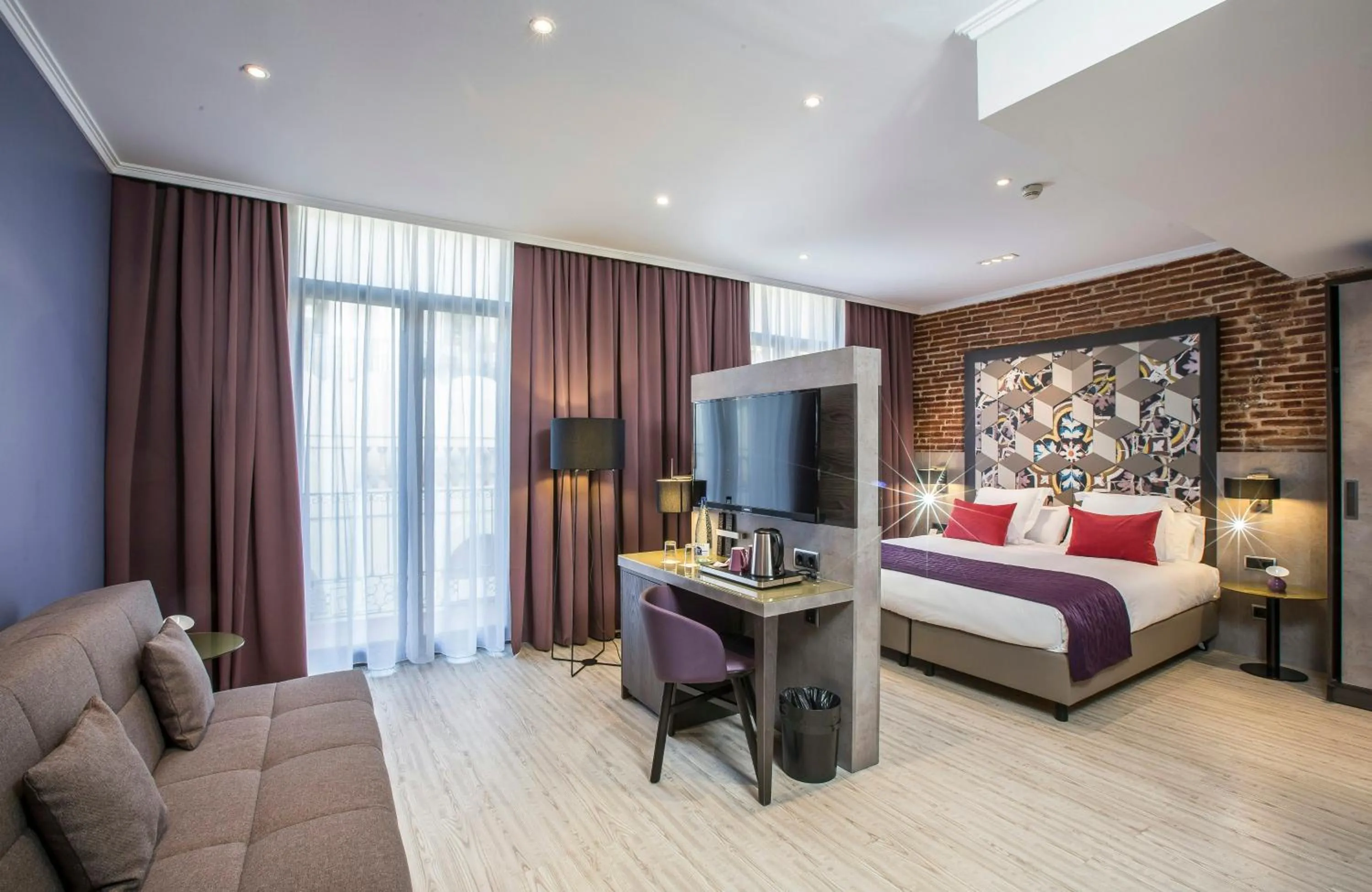 Photo of the whole room, Bed in Leonardo Hotel Barcelona Las Ramblas
