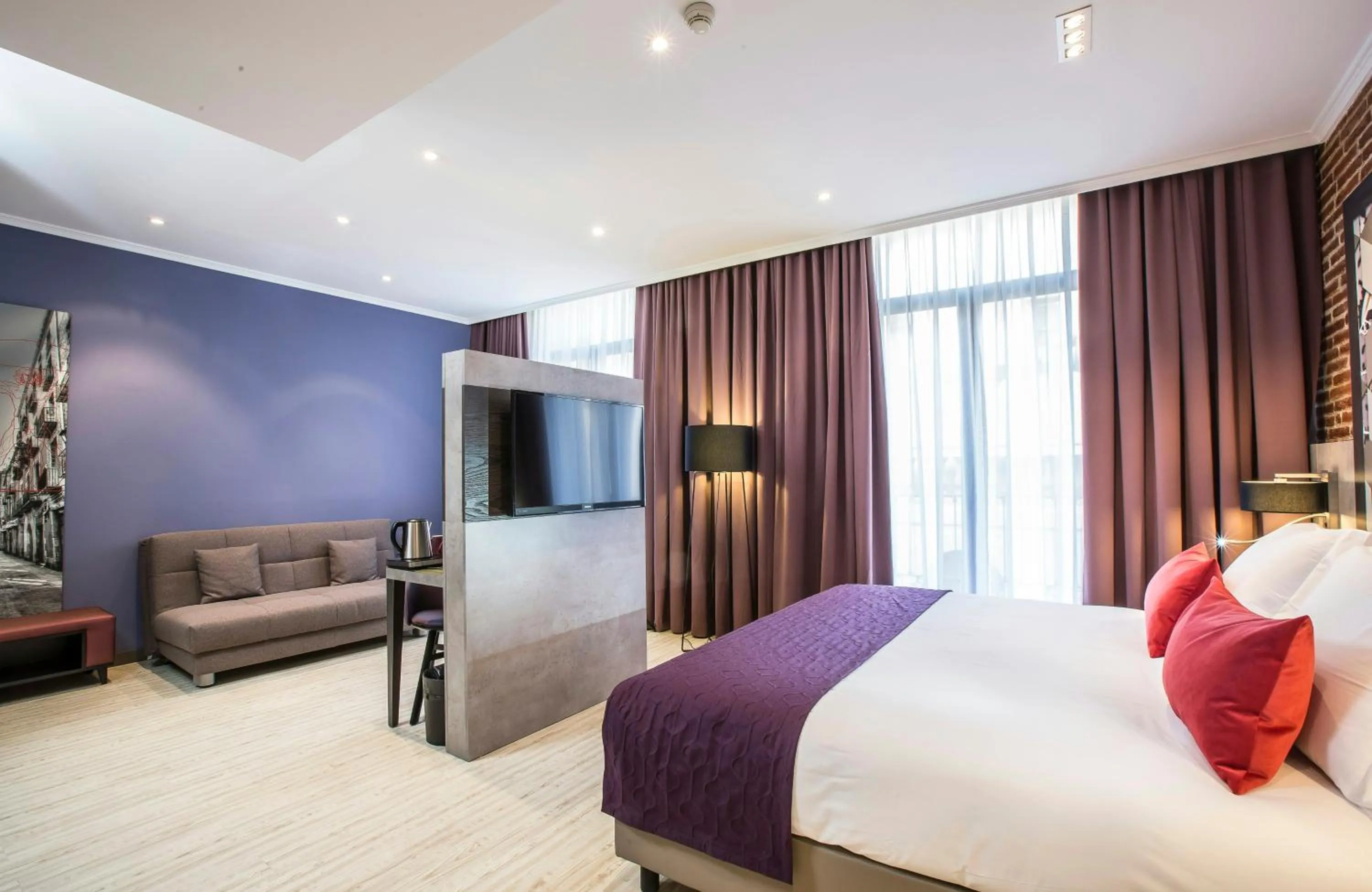 Photo of the whole room, Bed in Leonardo Hotel Barcelona Las Ramblas