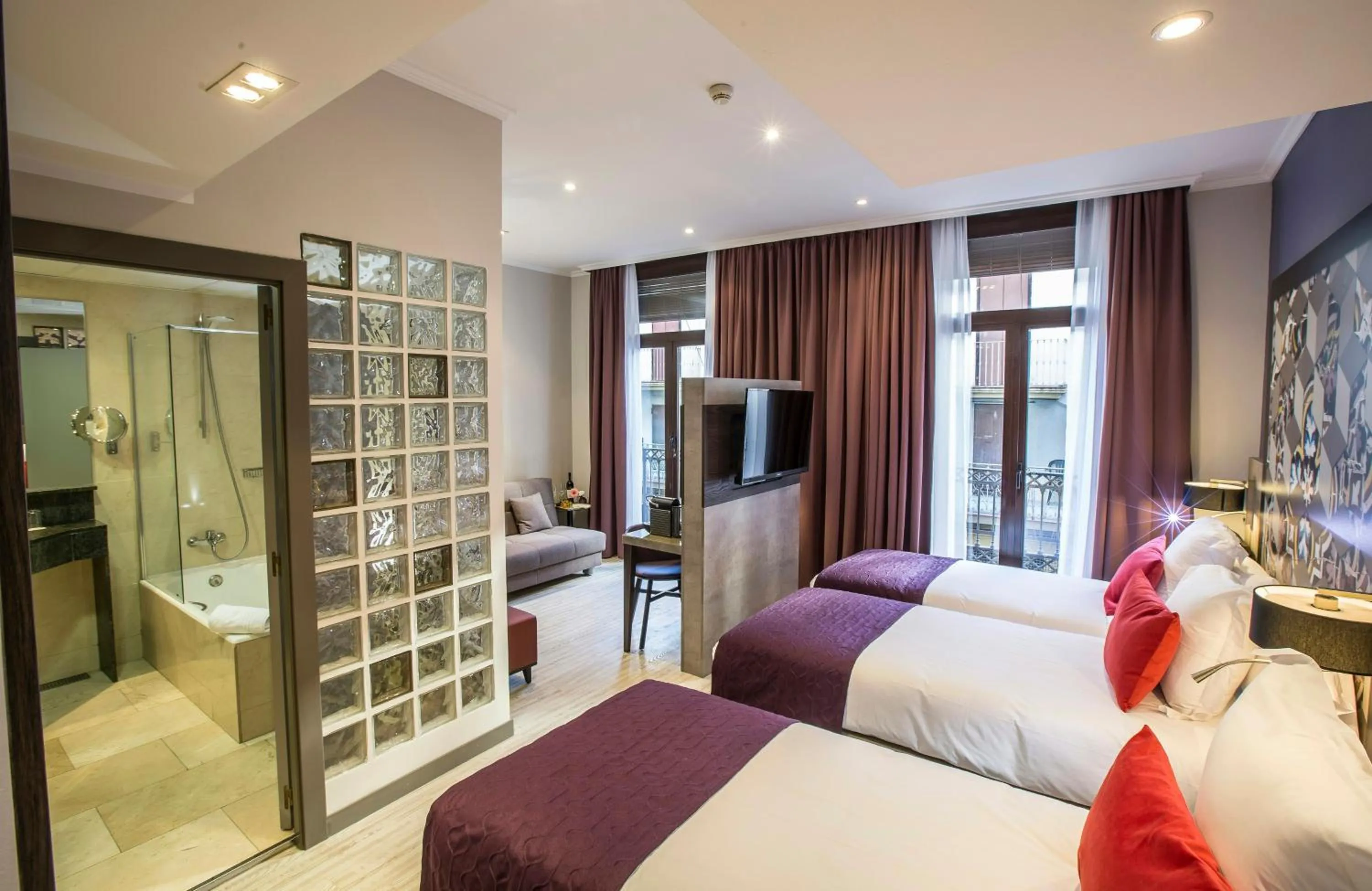 Photo of the whole room, Bed in Leonardo Hotel Barcelona Las Ramblas